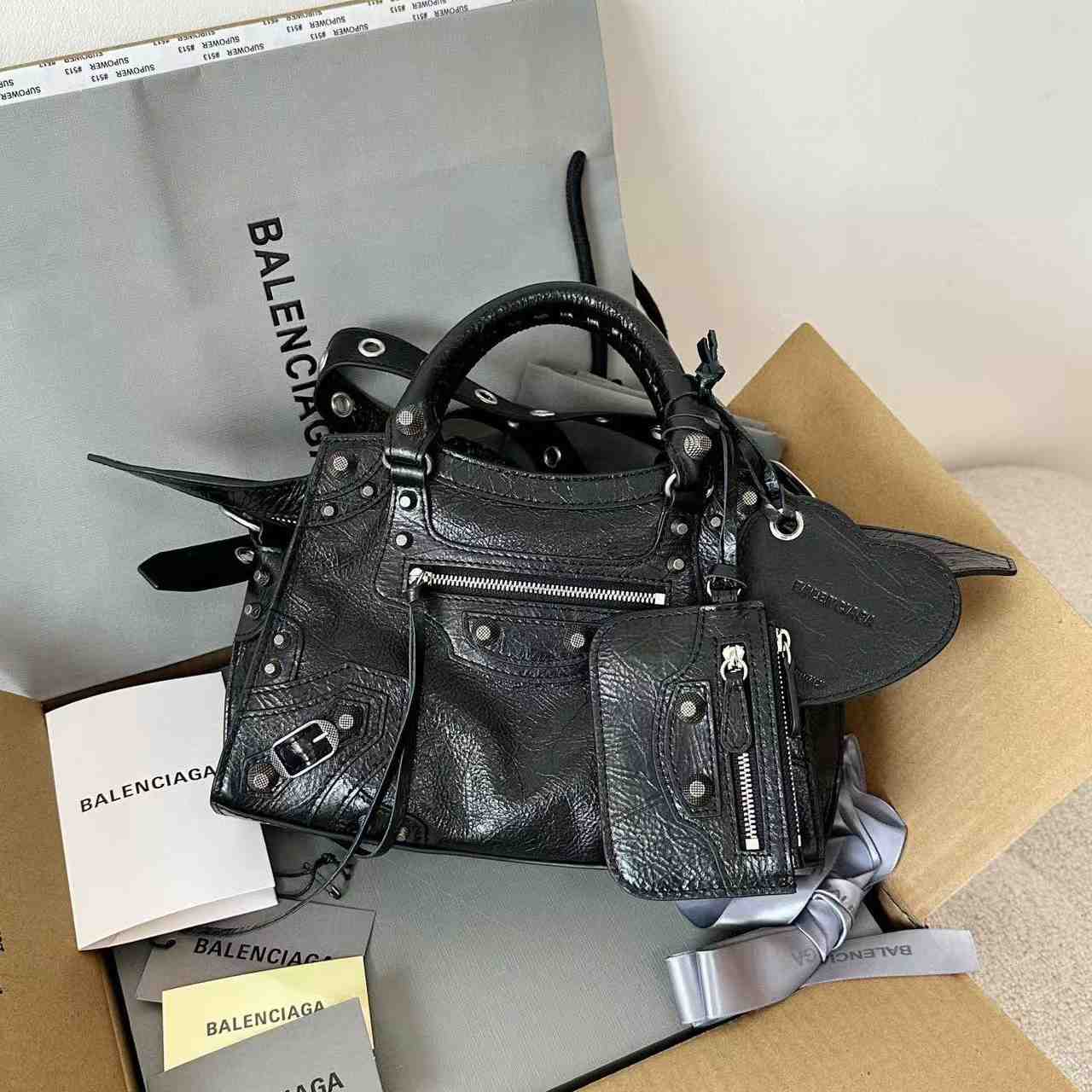 Balenciaga Neo Cagole City Handbag (26×17.8×11.4cm) - FashionPlug