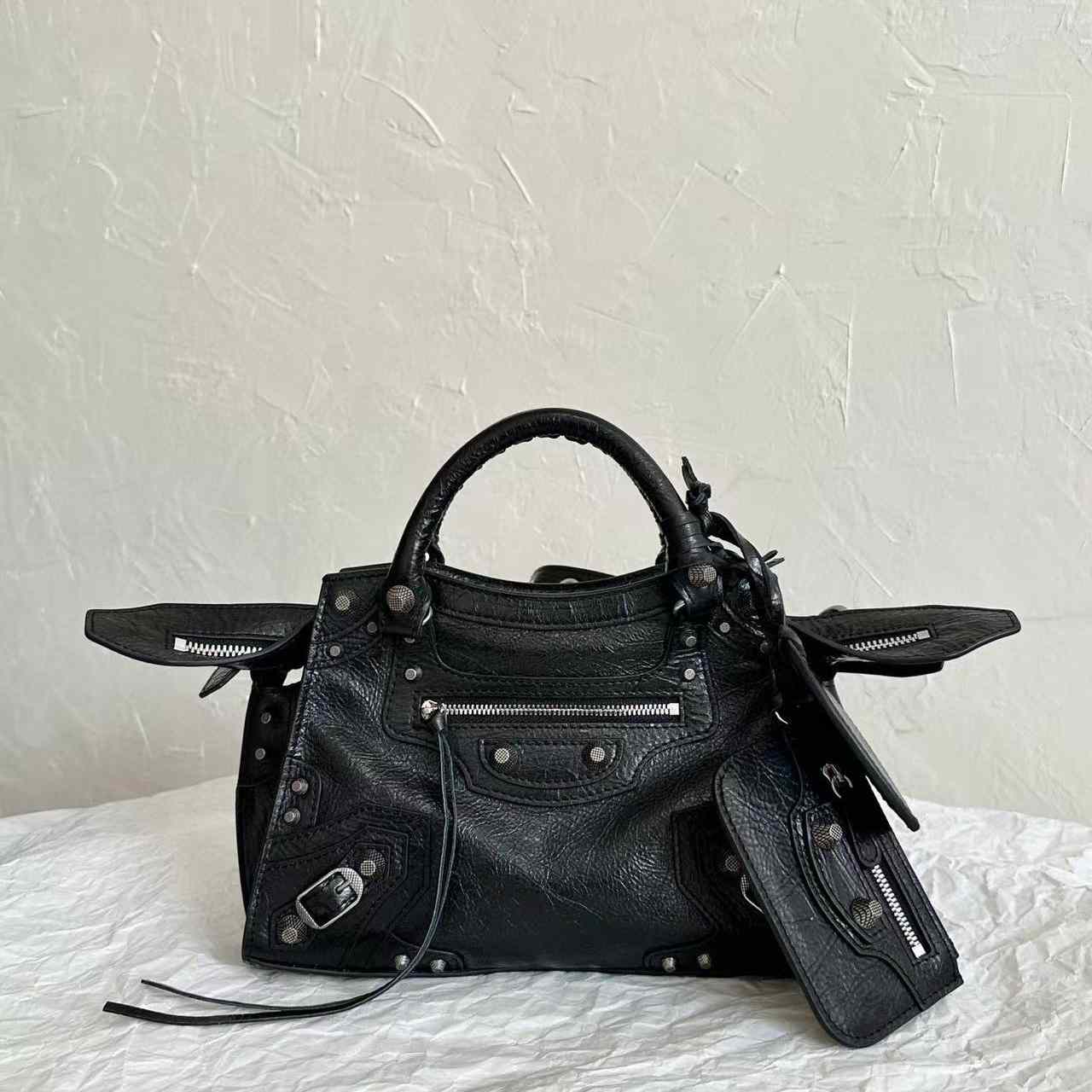 Balenciaga Neo Cagole City Handbag (26×17.8×11.4cm) - FashionPlug