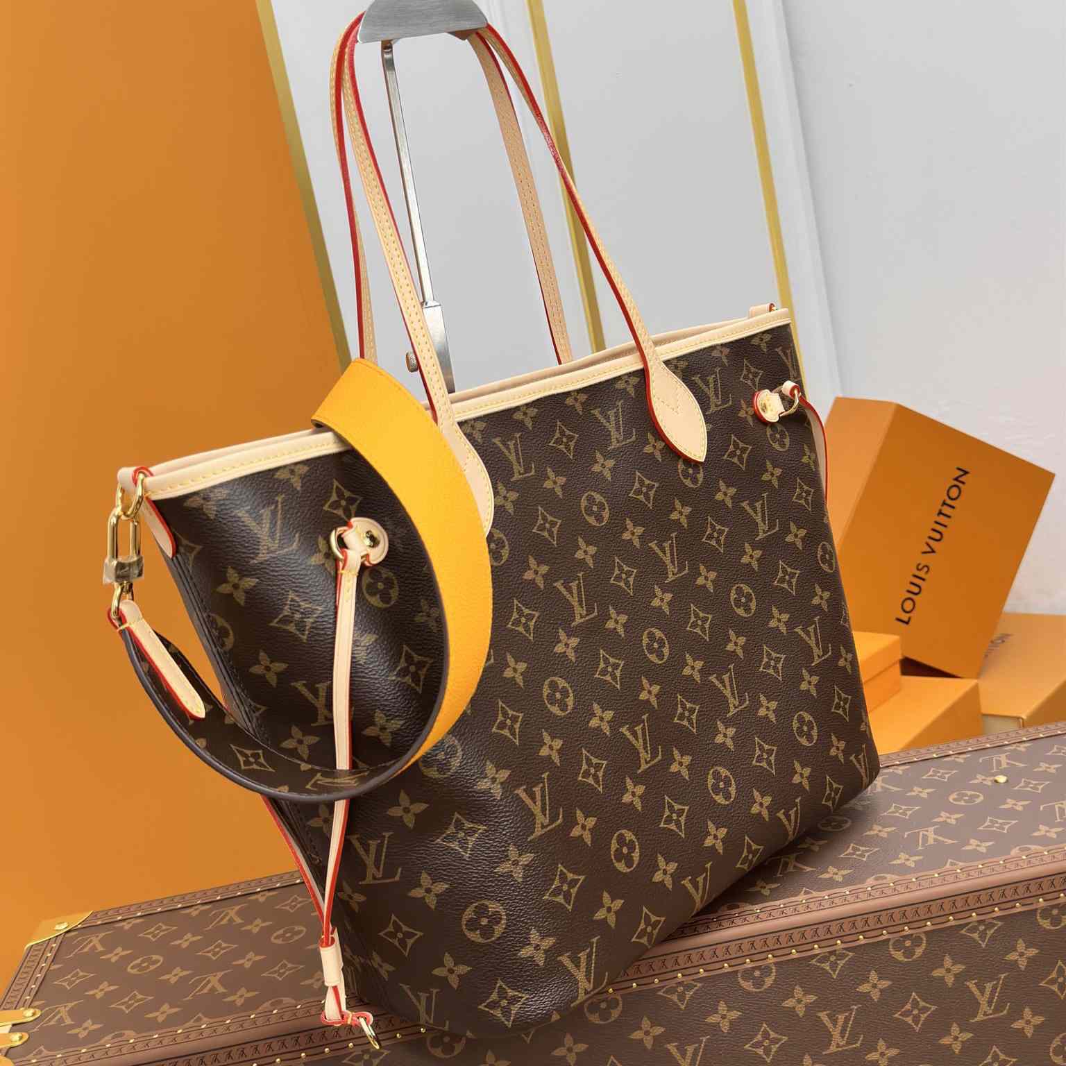Louis Vuitton Neverfull Bandoulière Inside Out MM   M12096 - FashionPlug