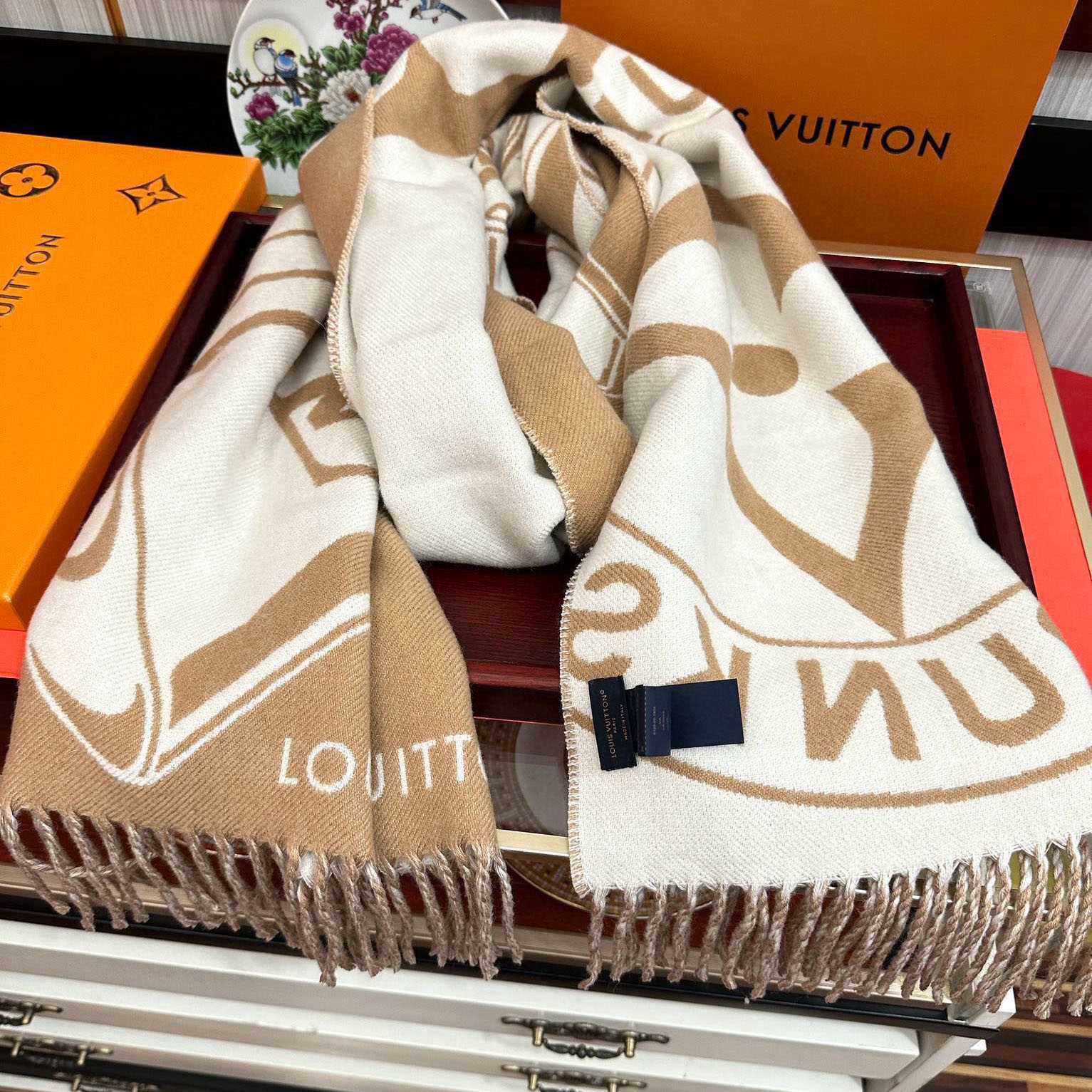 Louis Vuitton Lock And Keys Scarf  M90815 - FashionPlug