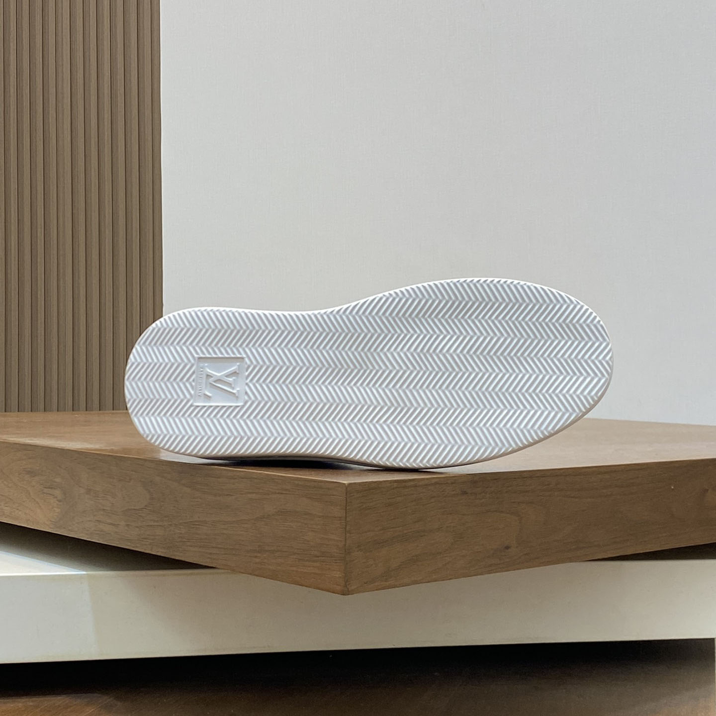 Louis Vuitton Beverly Hills Sneaker   1ADDQL - FashionPlug
