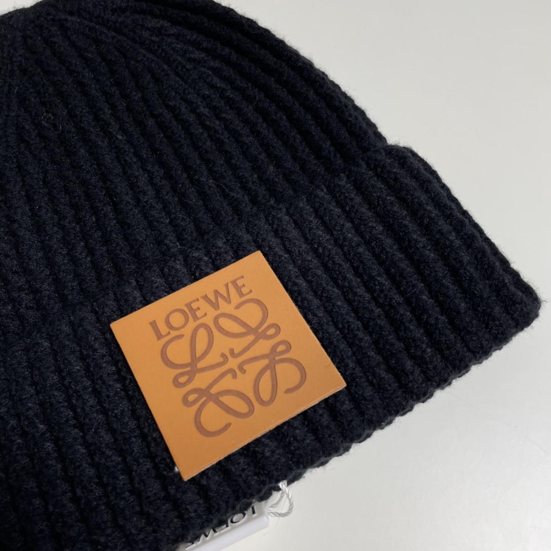 Loewe Beanie - FashionPlug