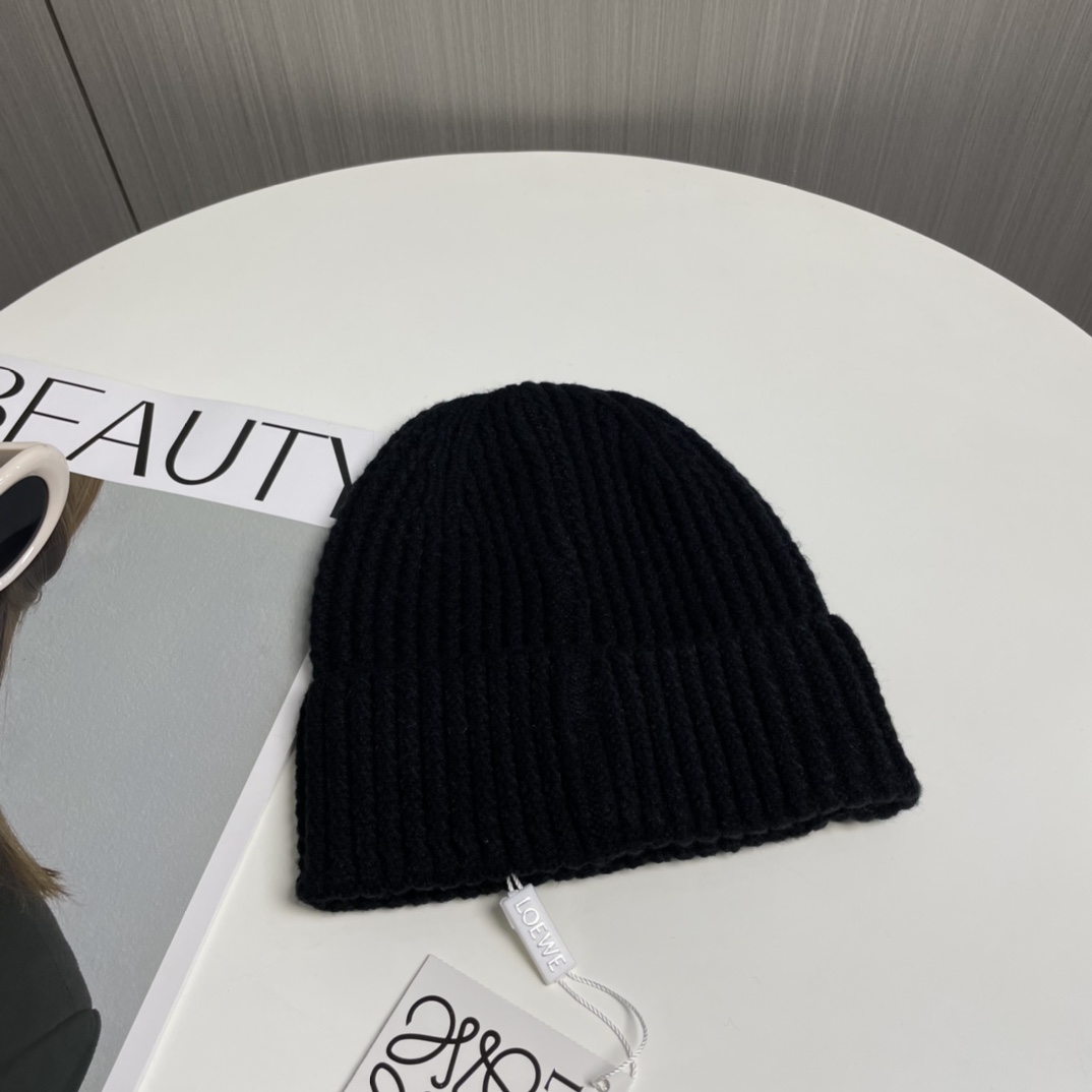 Loewe Beanie - FashionPlug