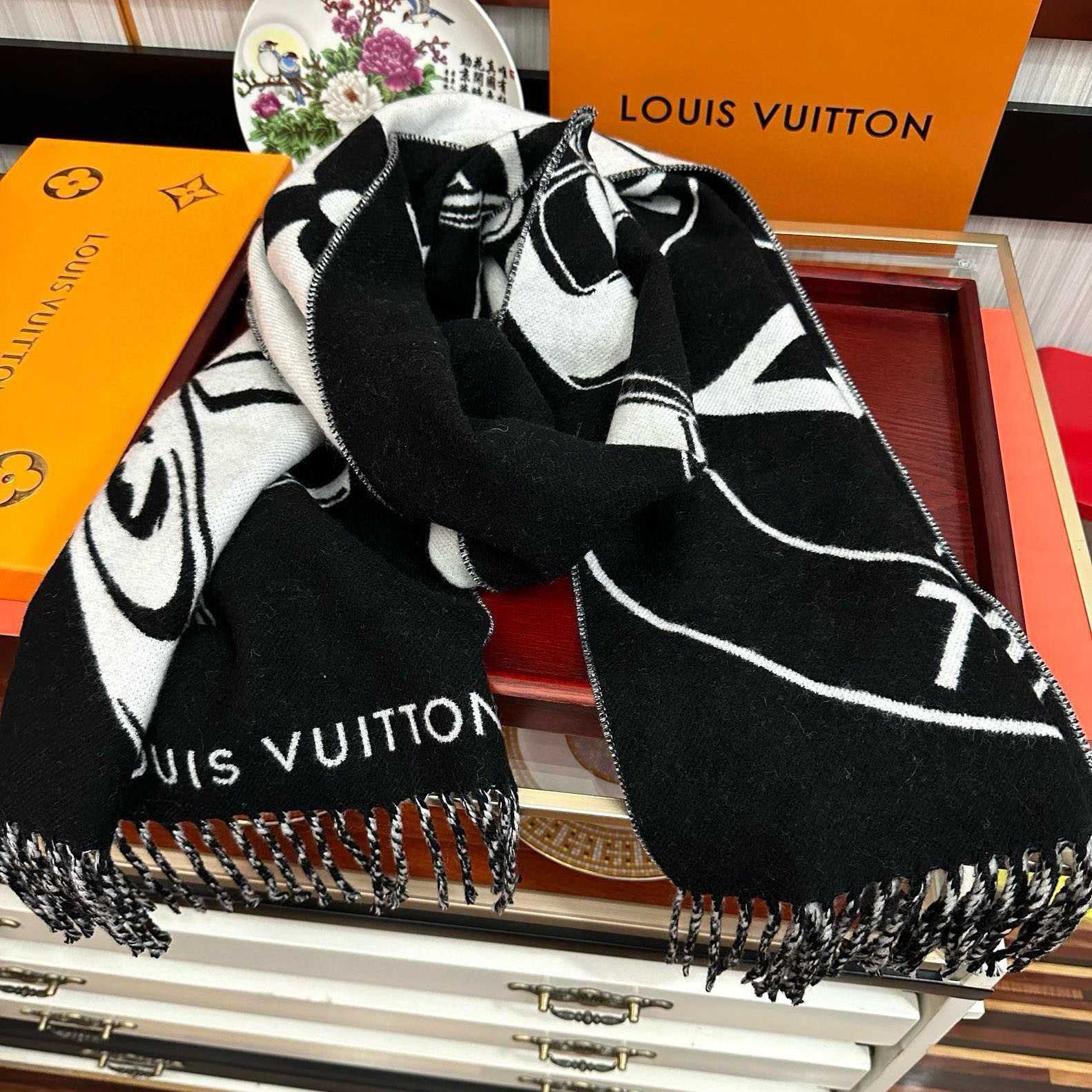 Louis Vuitton Lock And Keys Scarf  M92855 - FashionPlug