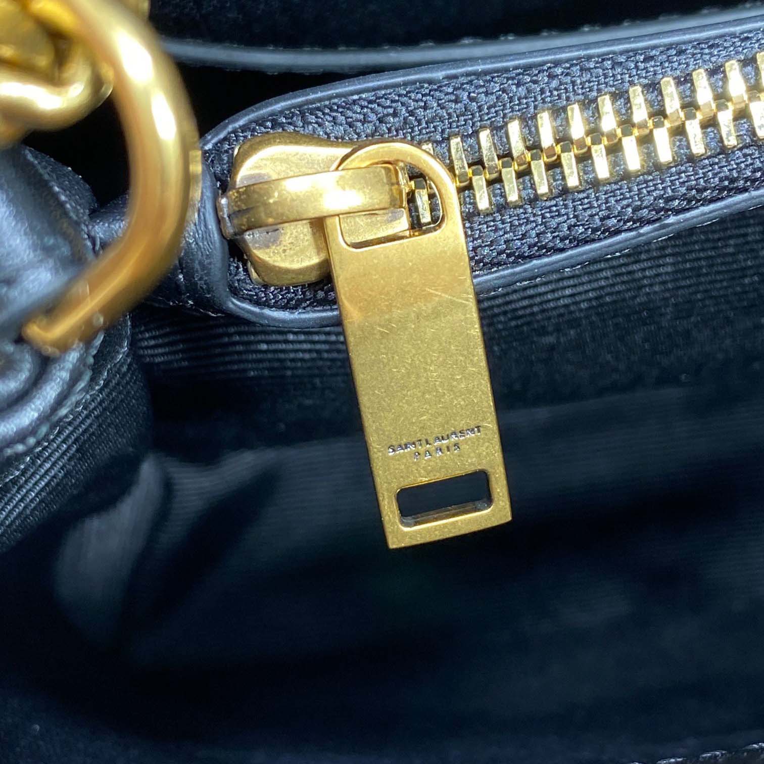 Saint Laurent Loulou Shoulder Bag   25x17x9cm - FashionPlug