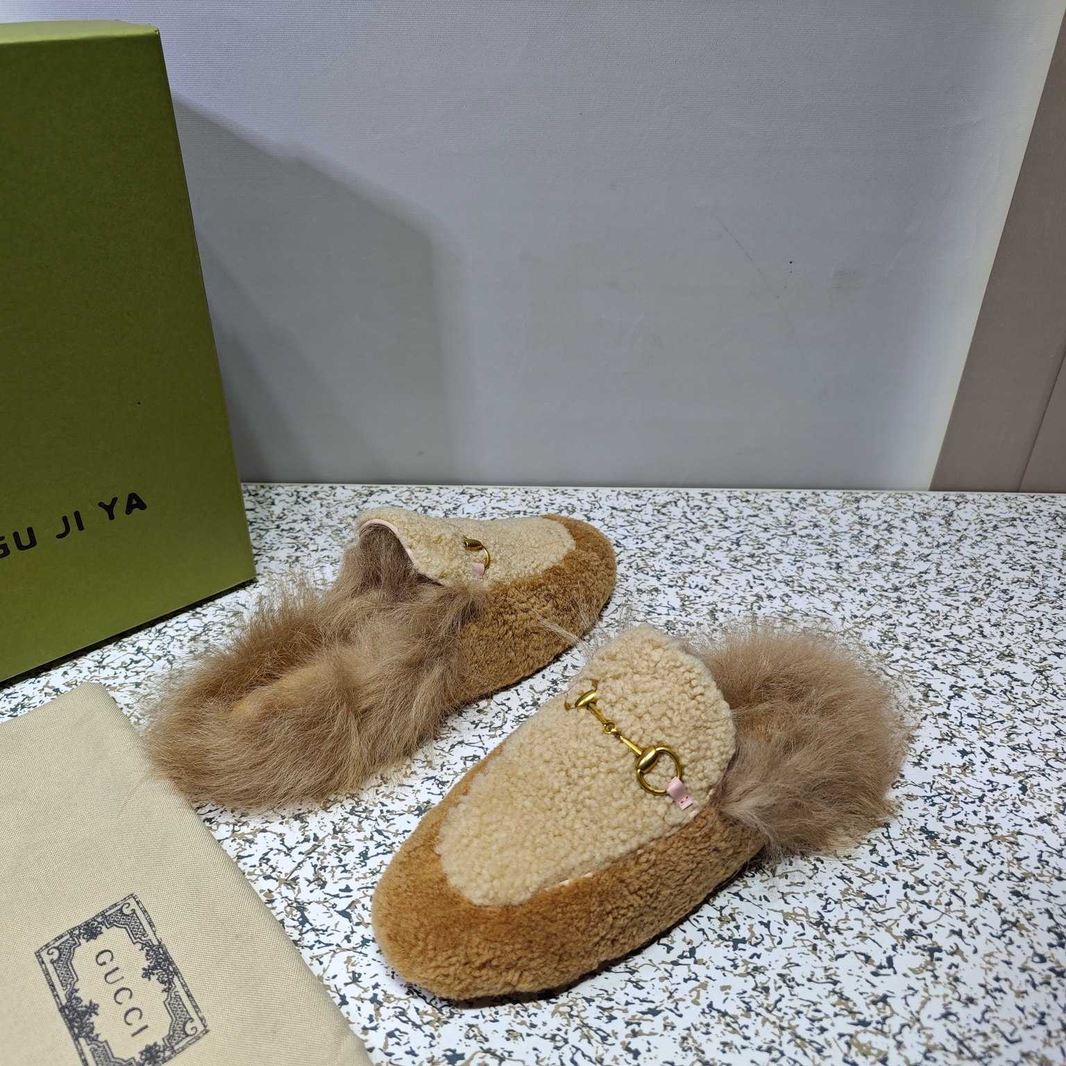 Gucci Shearling Slip - FashionPlug