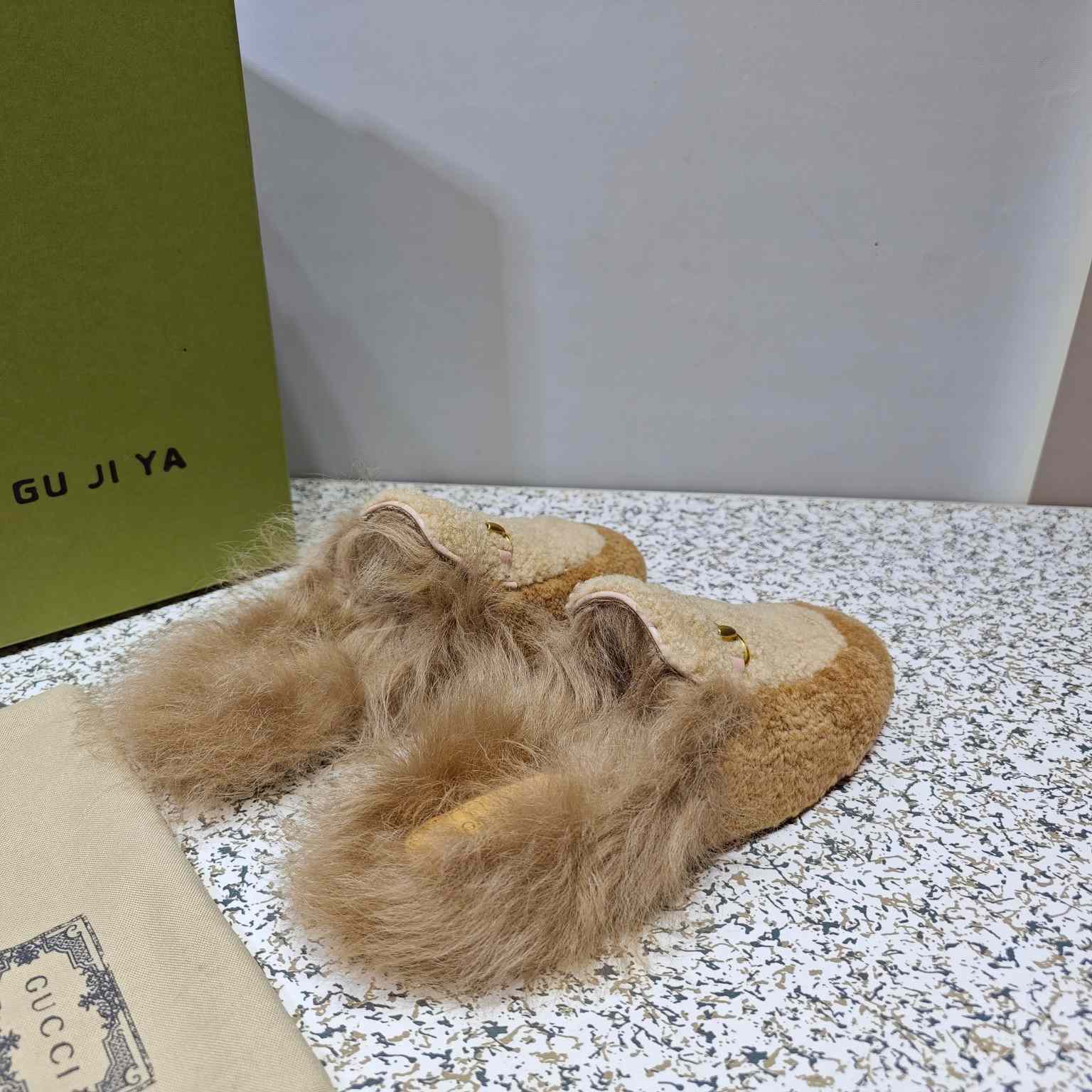 Gucci Shearling Slip - FashionPlug