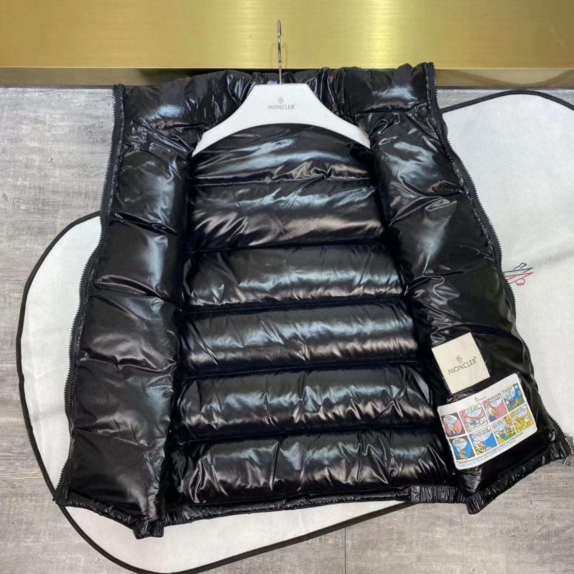 Moncler Bormes Vest - FashionPlug