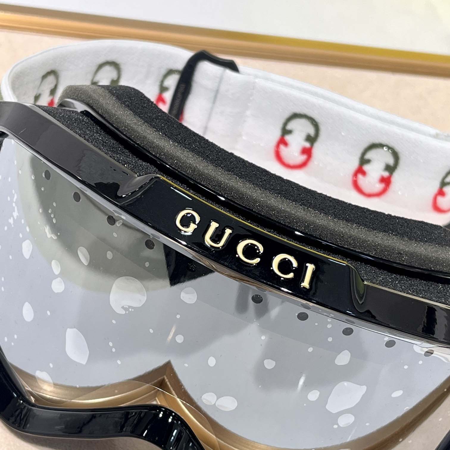 Gucci Ski Goggles  - FashionPlug