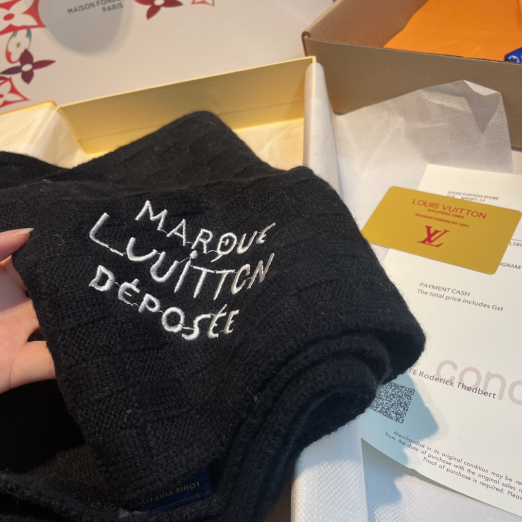 Louis Vuitton Damier Snug Scarf  M90841 - FashionPlug