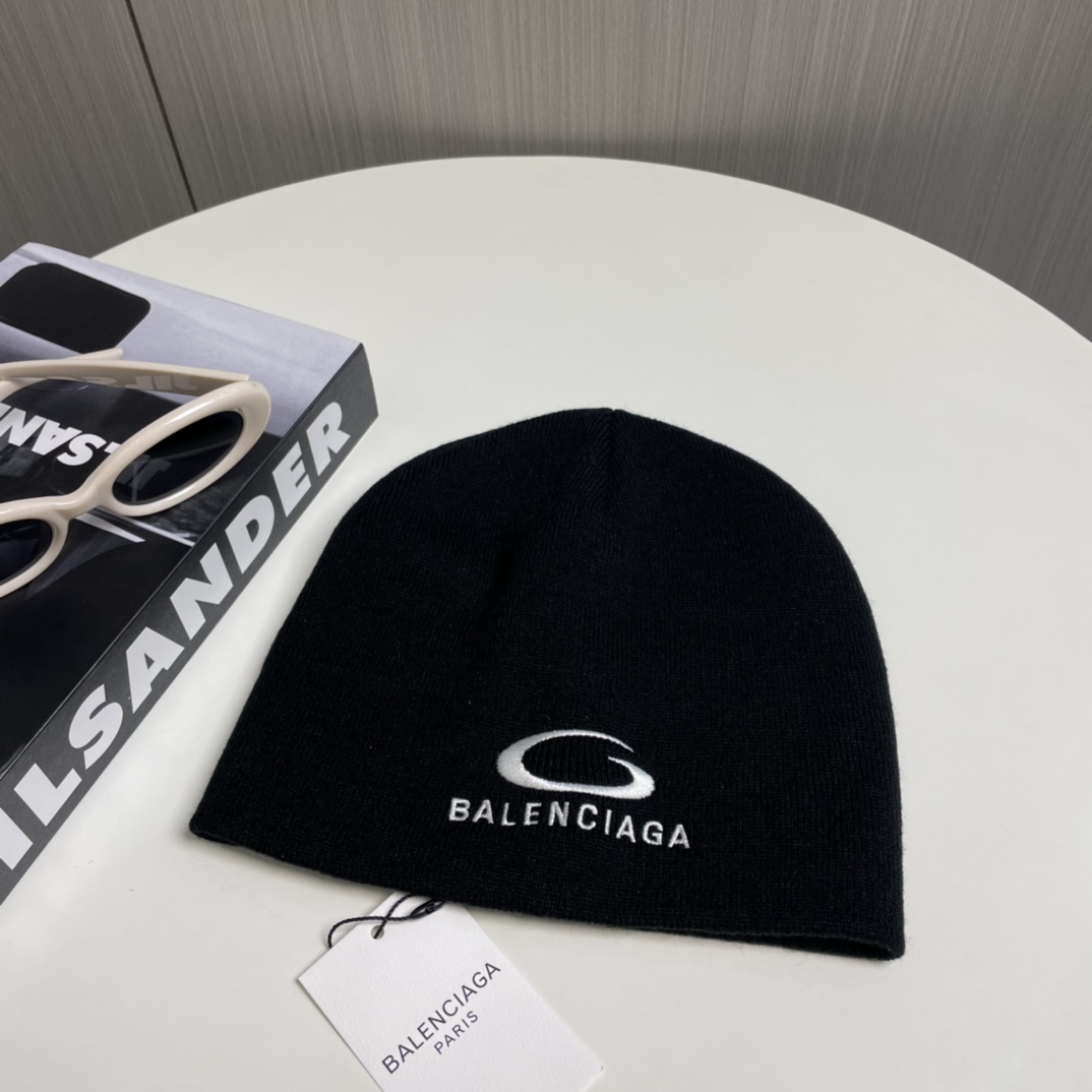 Balenciag Beanie  - FashionPlug