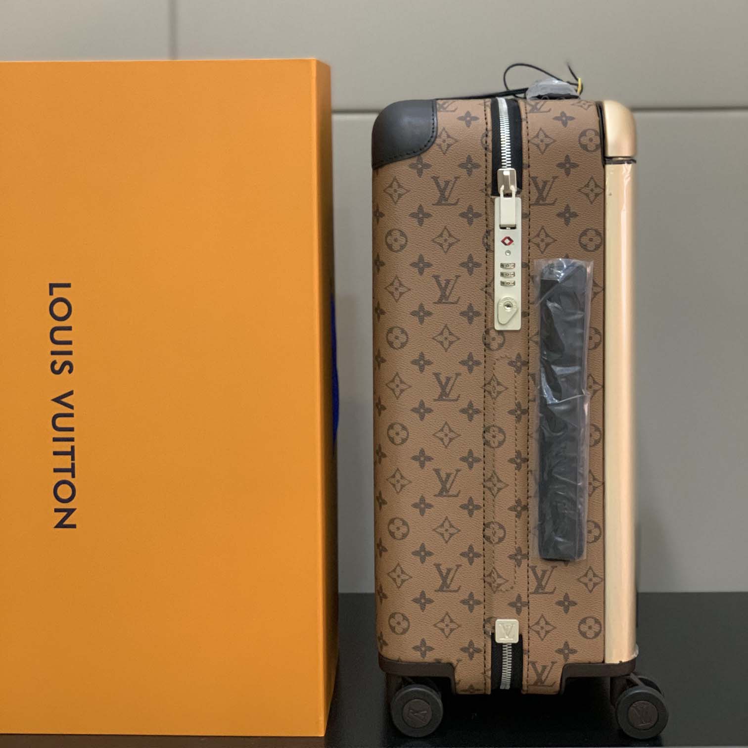 Louis Vuitton Horizon （38 x 55x 21 cm ） - FashionPlug