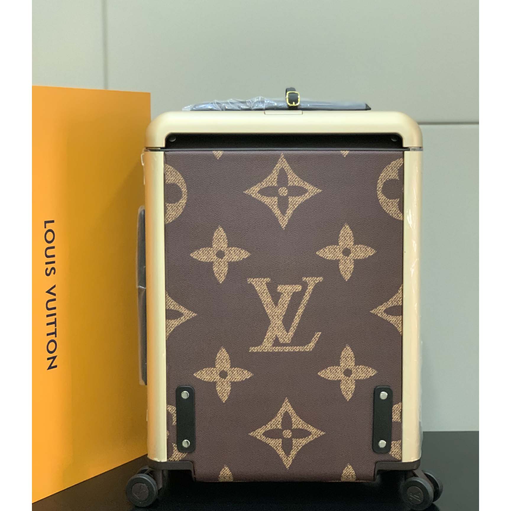 Louis Vuitton Horizon （38 x 55x 21 cm ） - FashionPlug