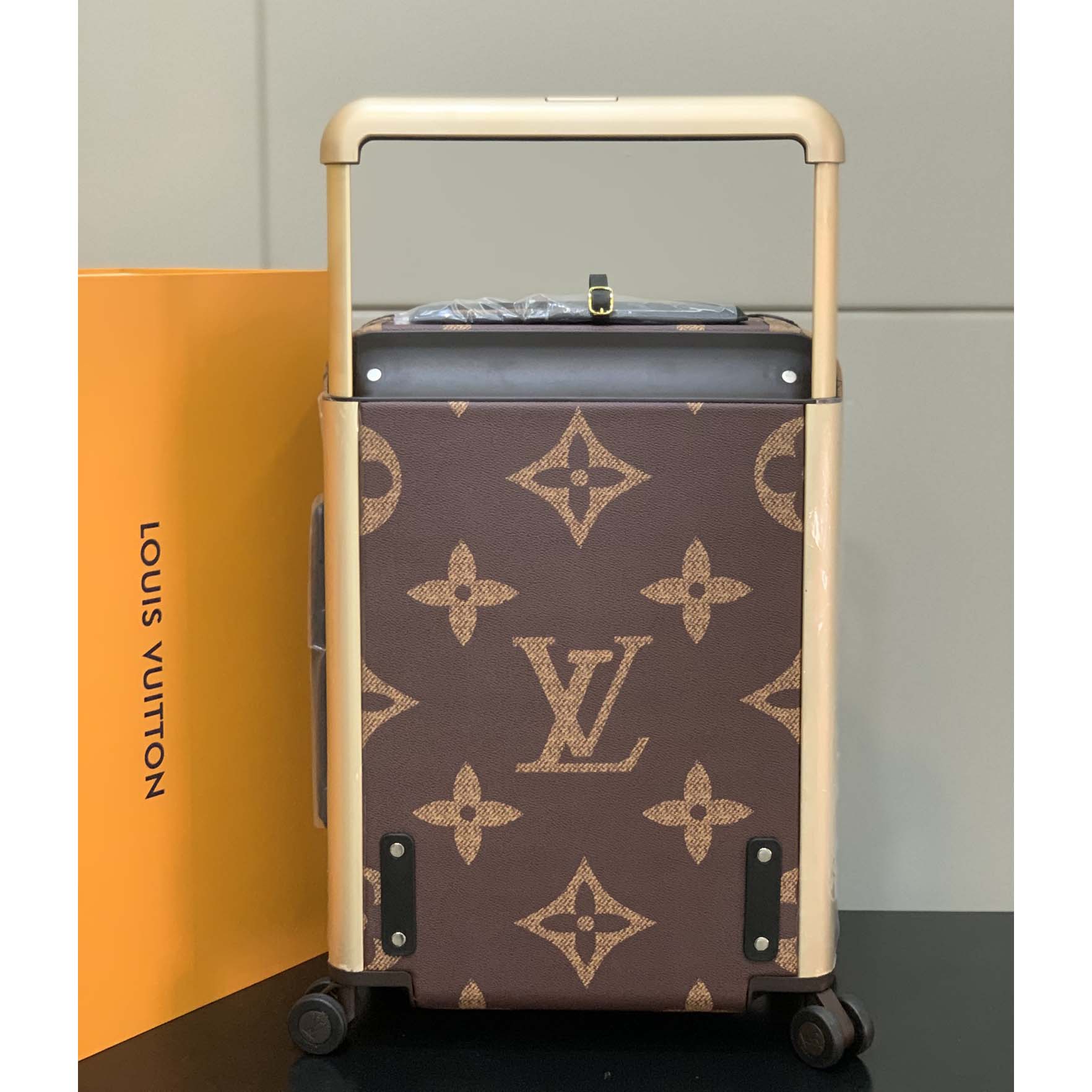 Louis Vuitton Horizon （38 x 55x 21 cm ） - FashionPlug