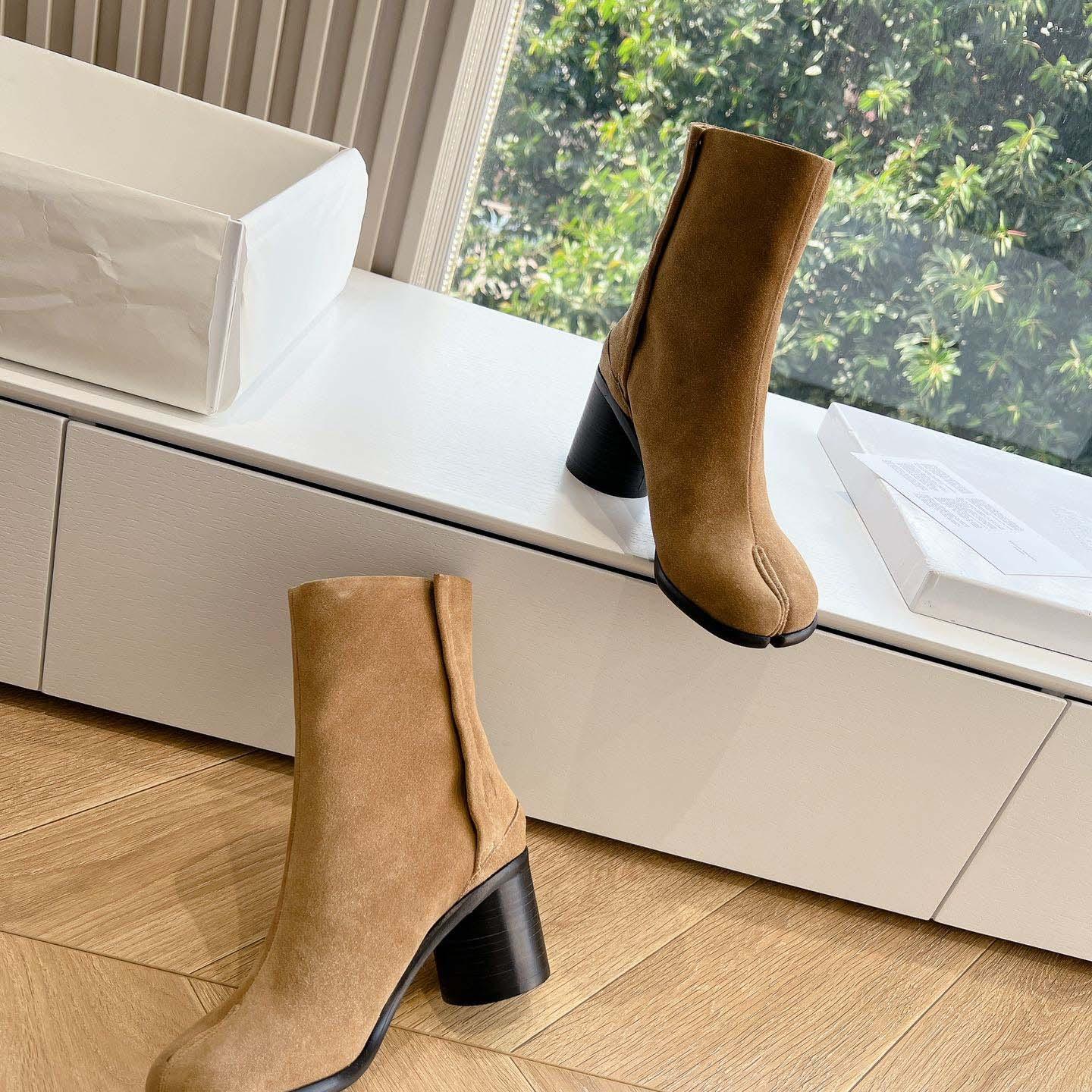 Maison Margiela Tabi Ankle Boots - FashionPlug