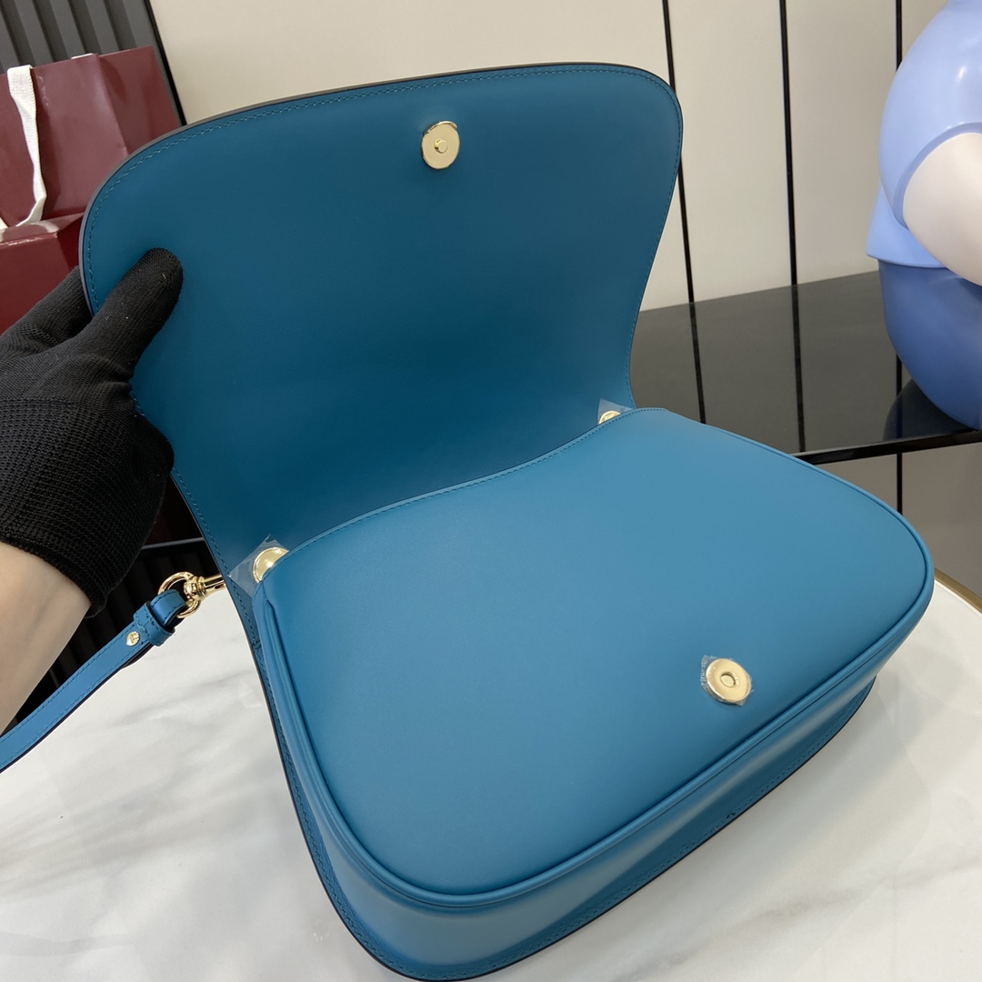 Gucci Blondie Medium Top Handle Bag - FashionPlug