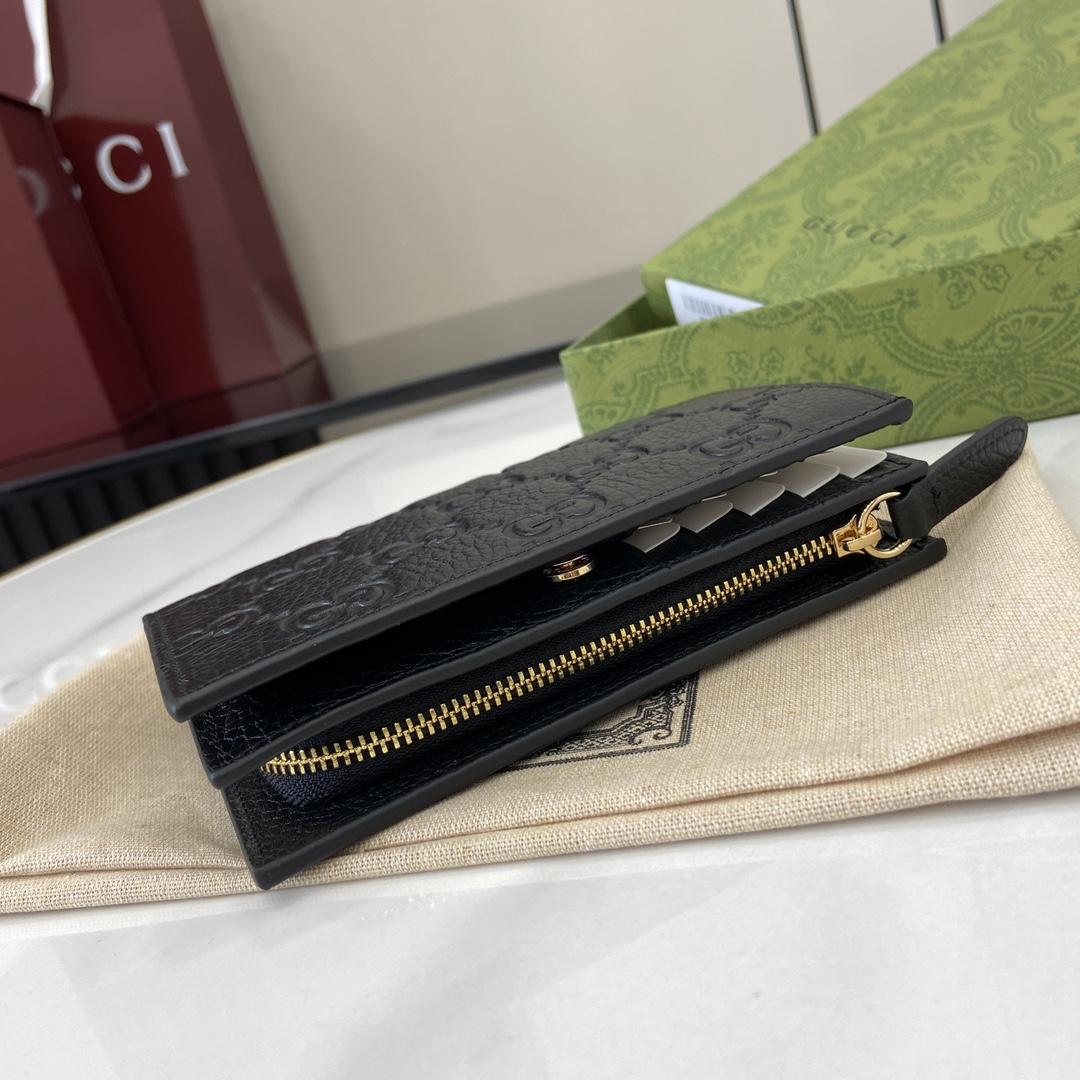 Gucci GG Emblem Medium Wallet - FashionPlug
