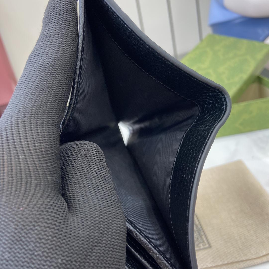 Gucci GG Emblem Medium Wallet - FashionPlug