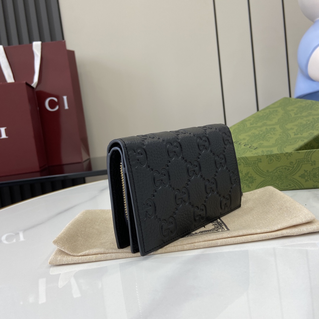 Gucci GG Emblem Medium Wallet - FashionPlug