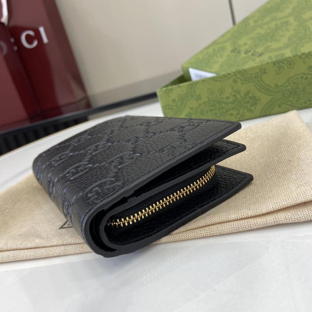 Gucci GG Emblem Medium Wallet - FashionPlug
