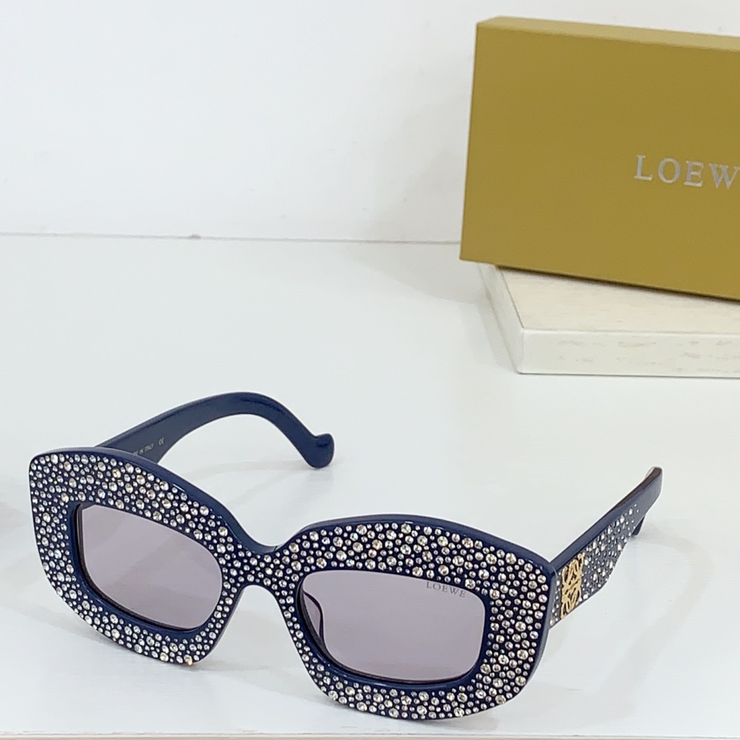 Loewe Pavé Screen Sunglasses   LW4114IS - FashionPlug