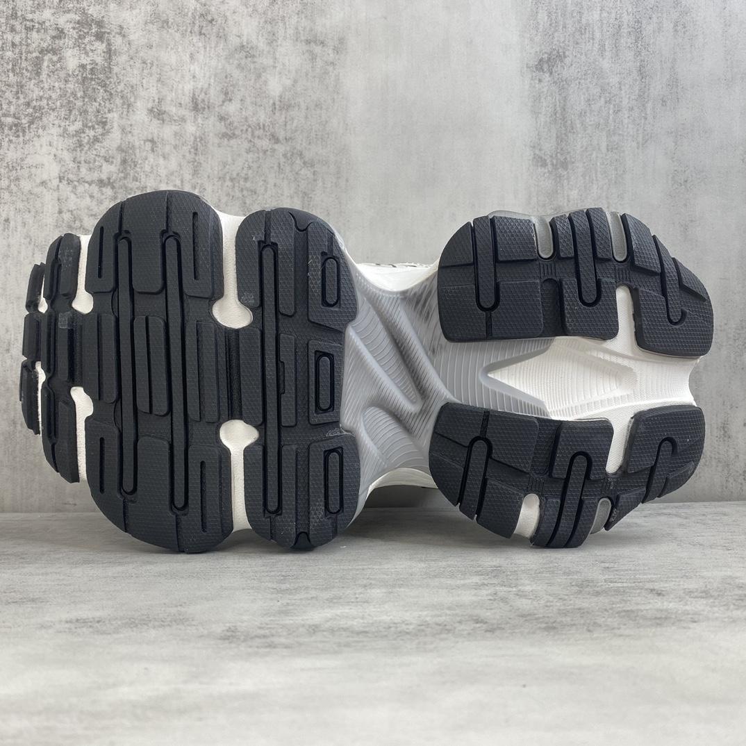 Balenciaga Cargo Sneaker - FashionPlug