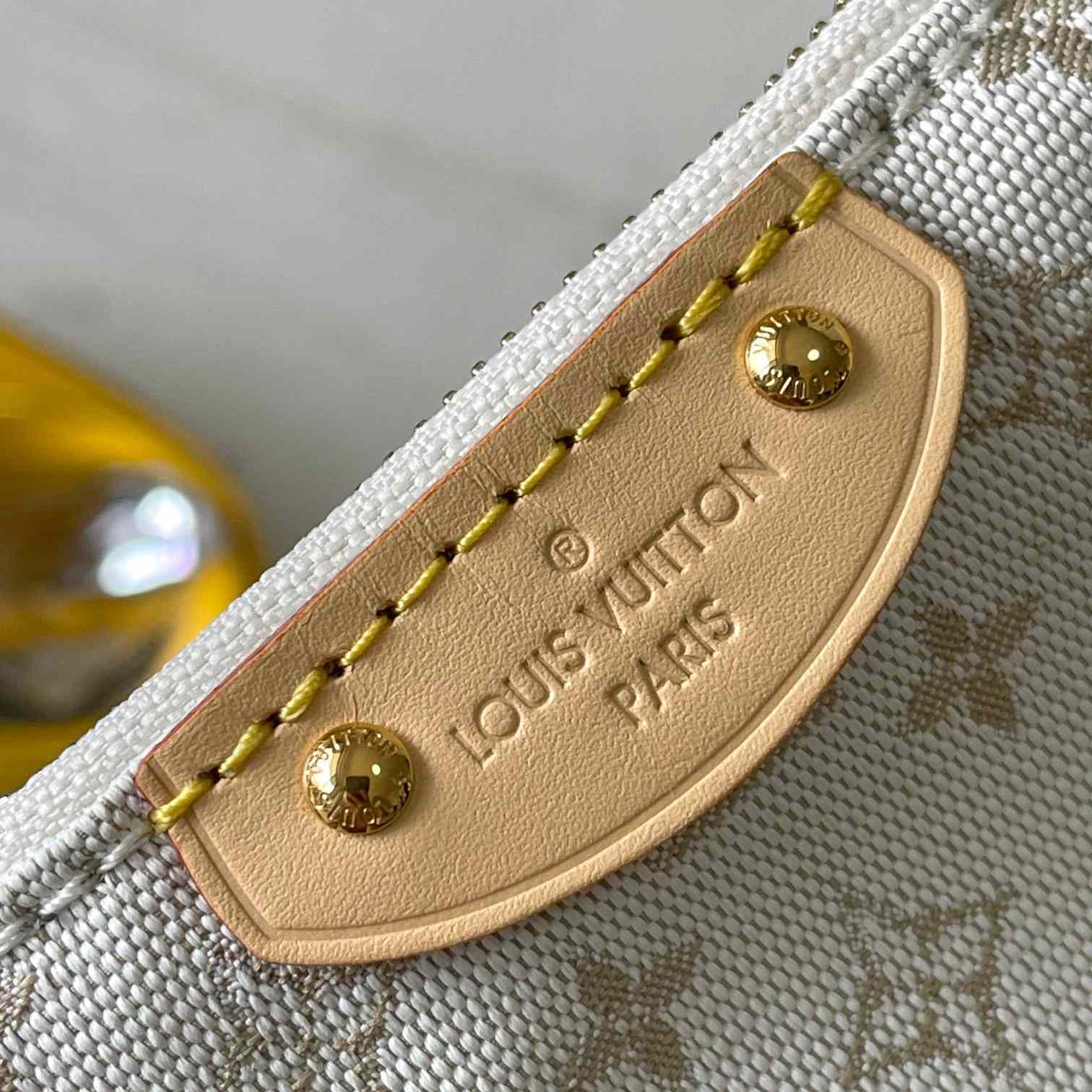 Louis Vuitton Hills Pochette    M12433 - FashionPlug
