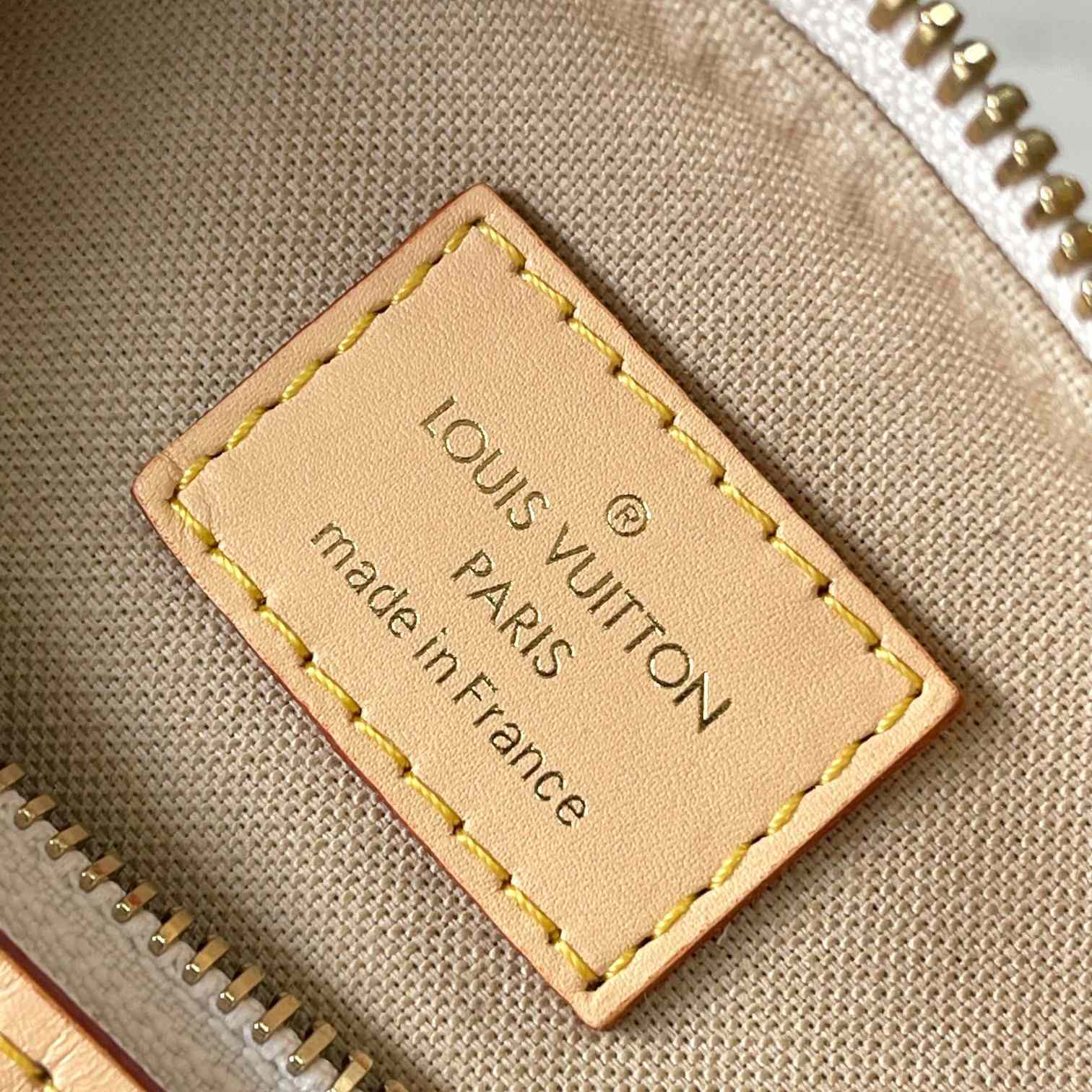 Louis Vuitton Hills Pochette    M12433 - FashionPlug