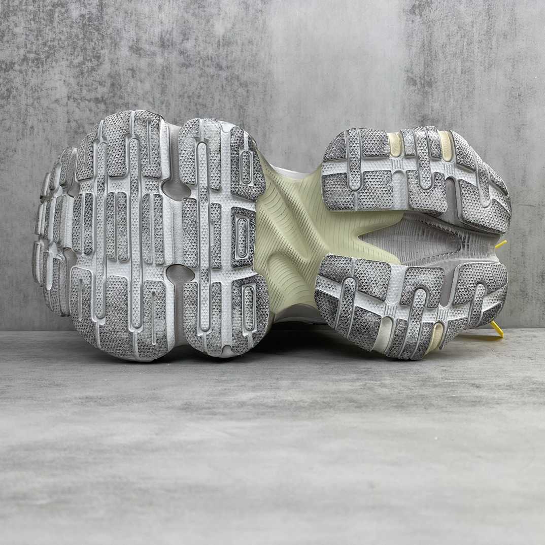 Balenciaga Cargo Sneaker - FashionPlug