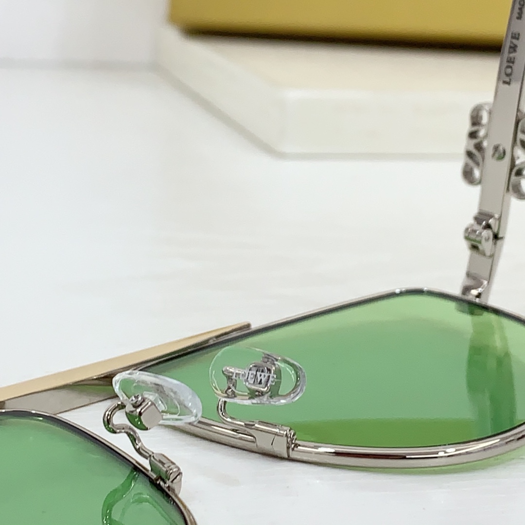 Loewe LW40116U Sunglasses  - FashionPlug