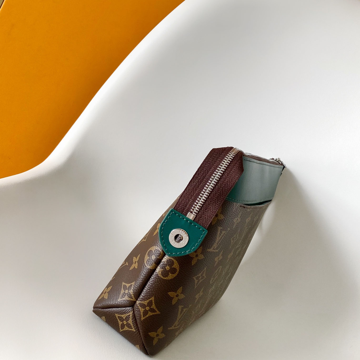 Louis Vuitton Pochette Voyage Souple    M13199 - FashionPlug