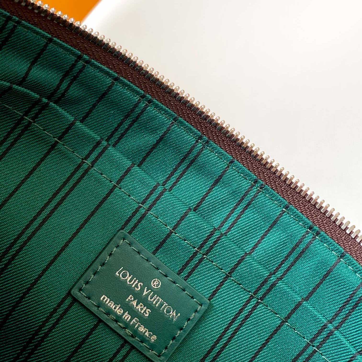 Louis Vuitton Pochette Voyage Souple    M13199 - FashionPlug