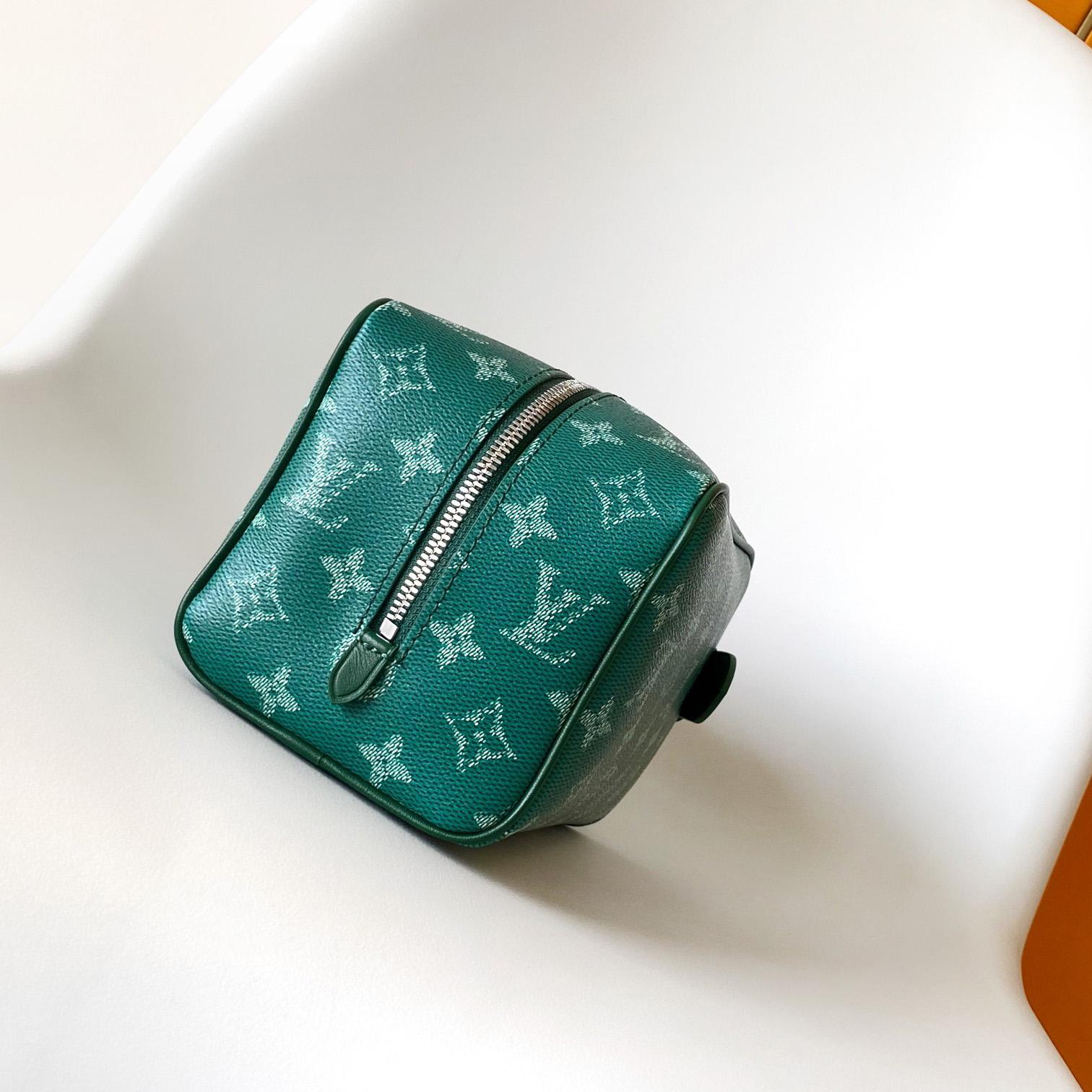 Louis Vuitton Locker Dopp Kit    M12688 - FashionPlug