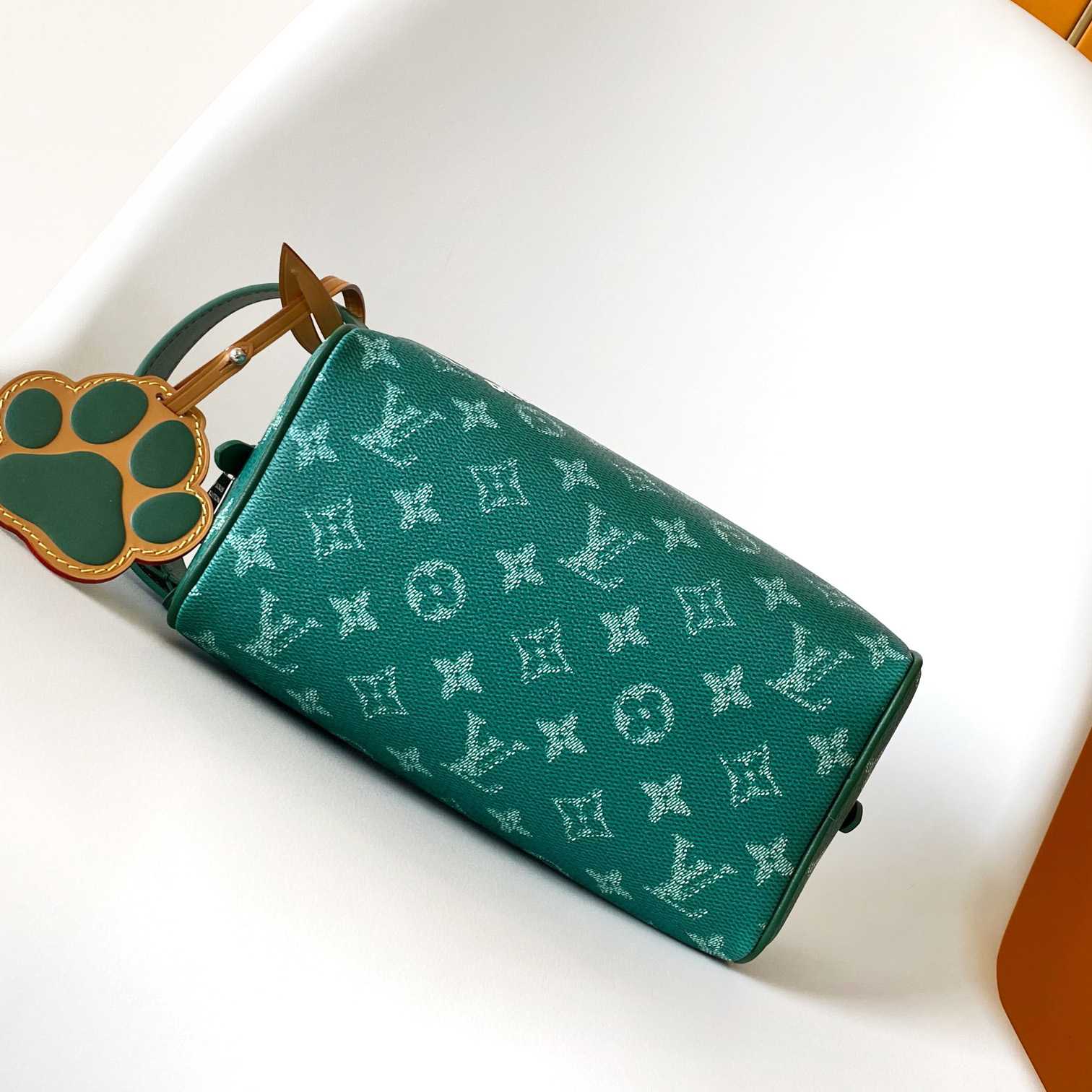 Louis Vuitton Locker Dopp Kit    M12688 - FashionPlug
