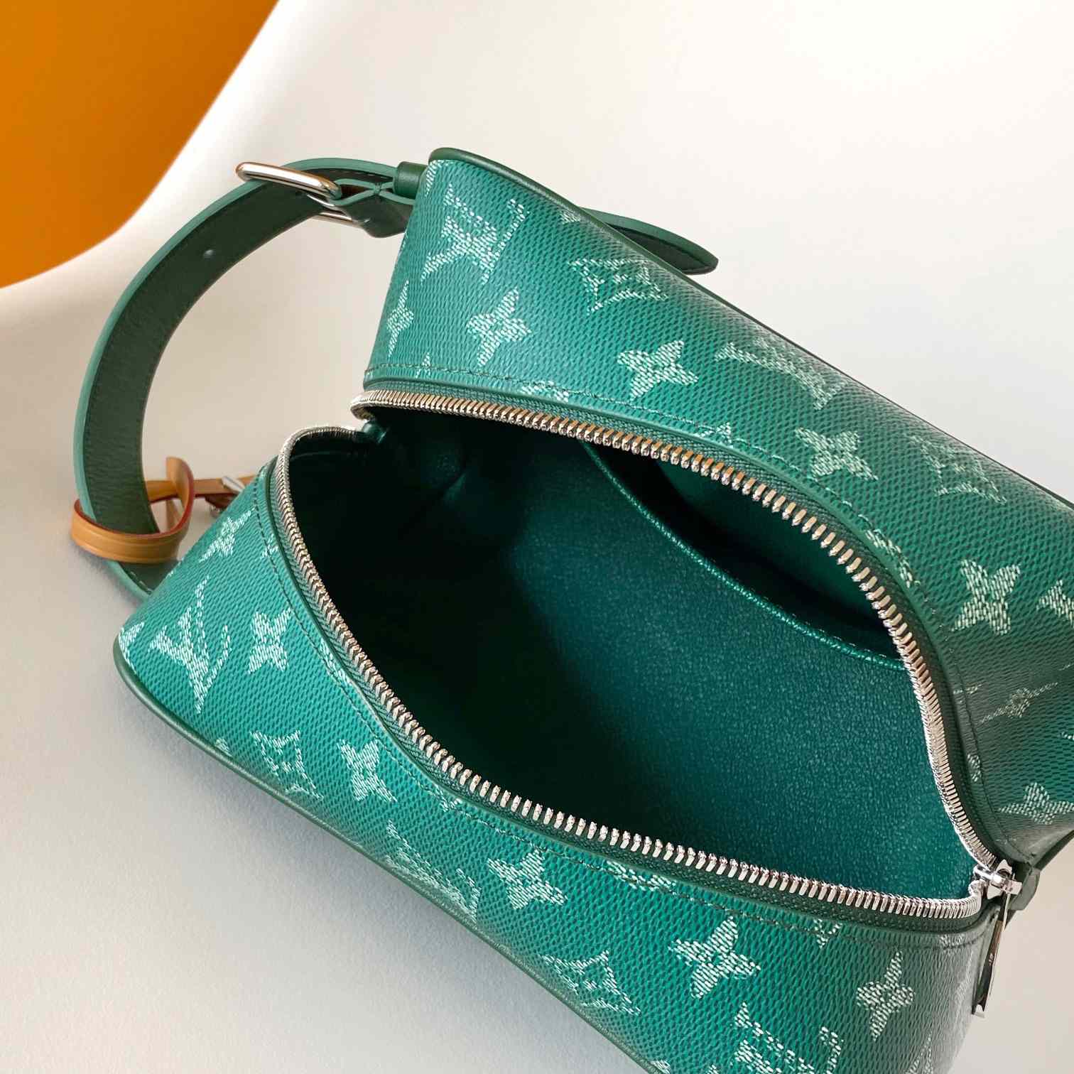 Louis Vuitton Locker Dopp Kit    M12688 - FashionPlug
