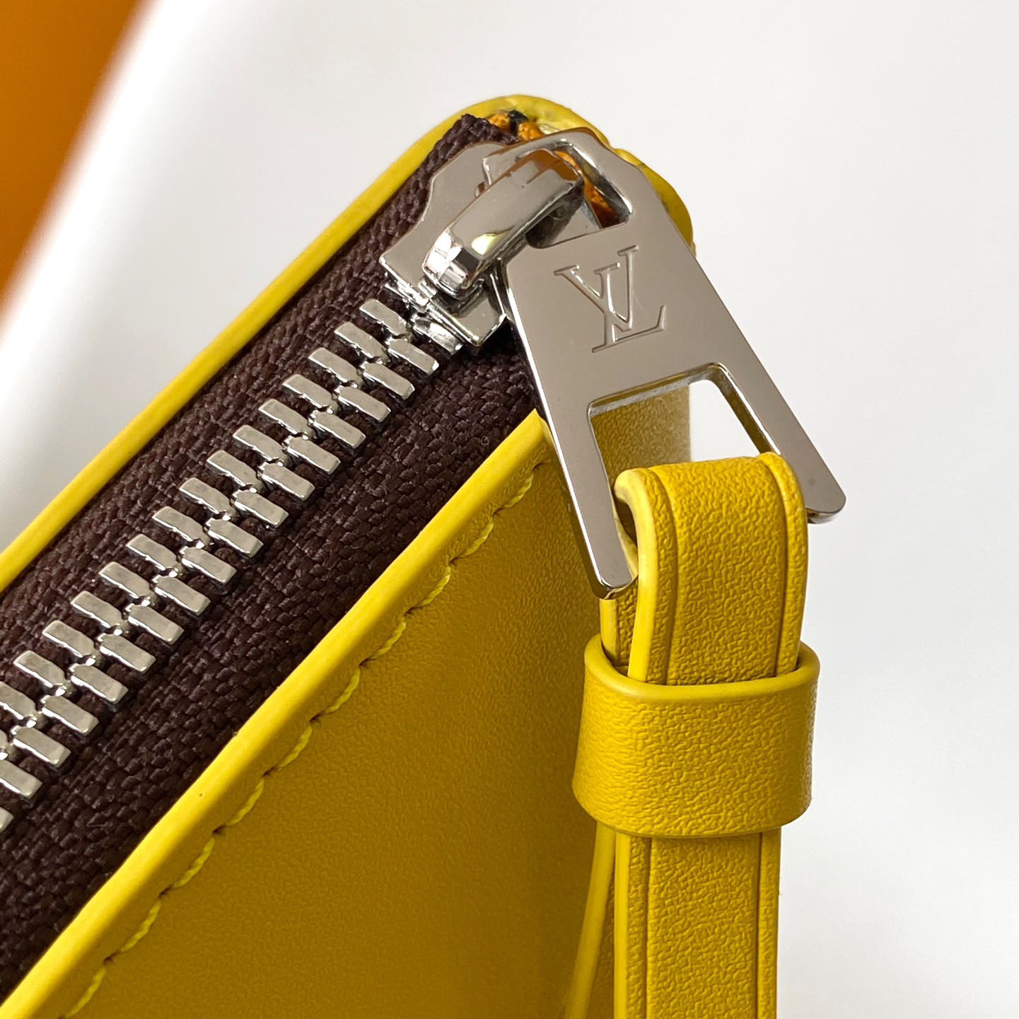 Louis Vuitton Pochette Voyage Souple    M13198 - FashionPlug