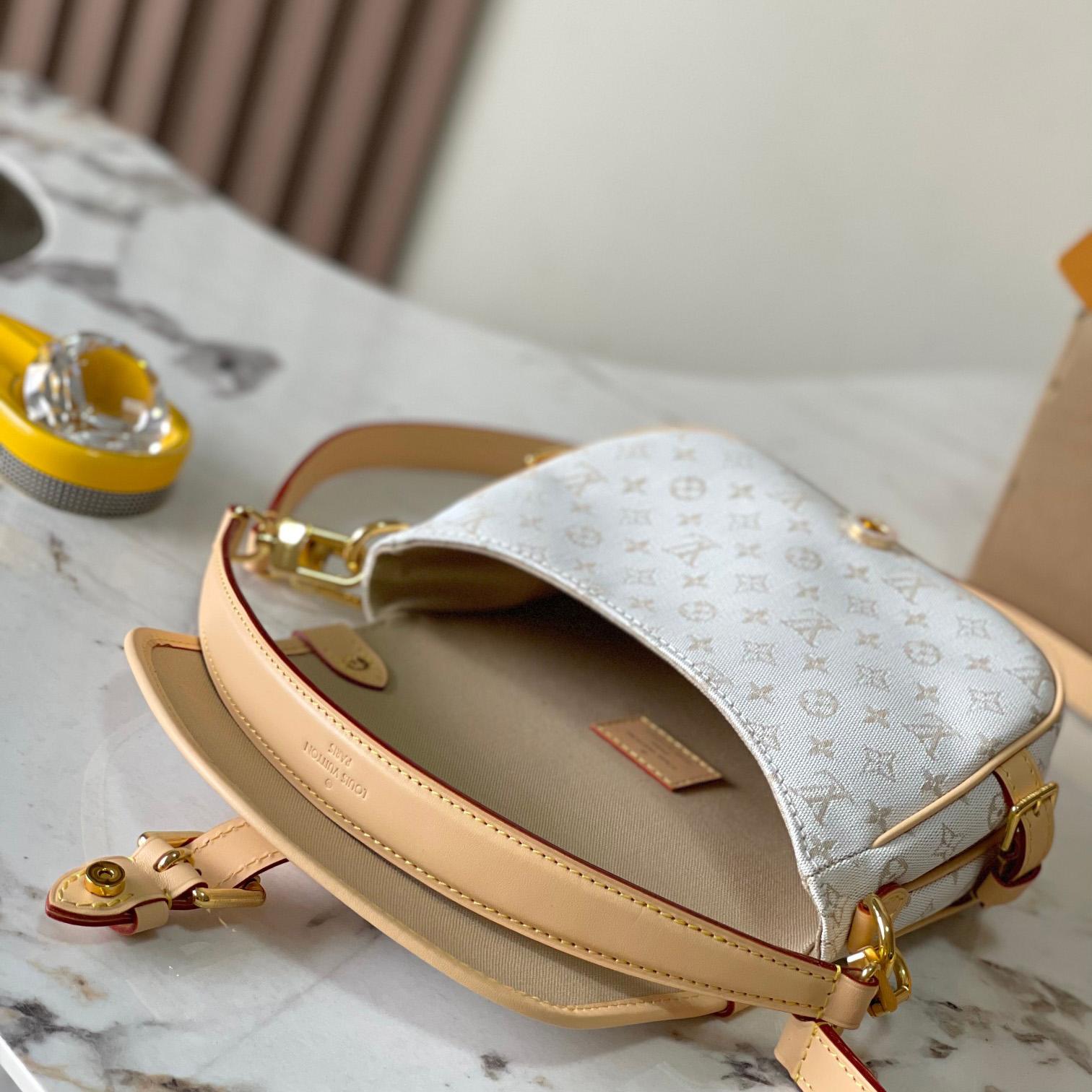 Louis Vuitton Saumur BB     M12327 - FashionPlug