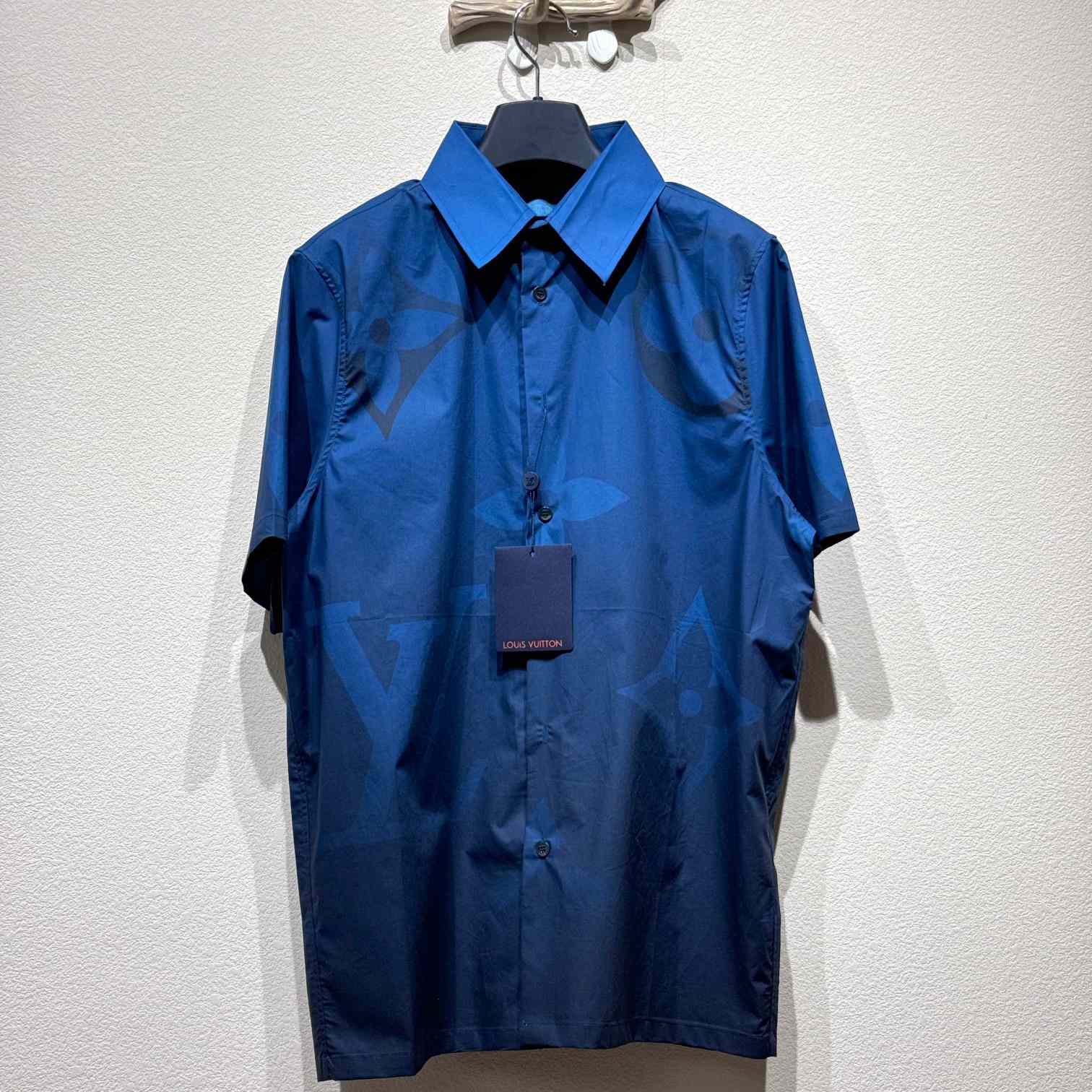 Louis Vuitton Monogram Printed Short-Sleeved Shirt   1AFXUJ - FashionPlug