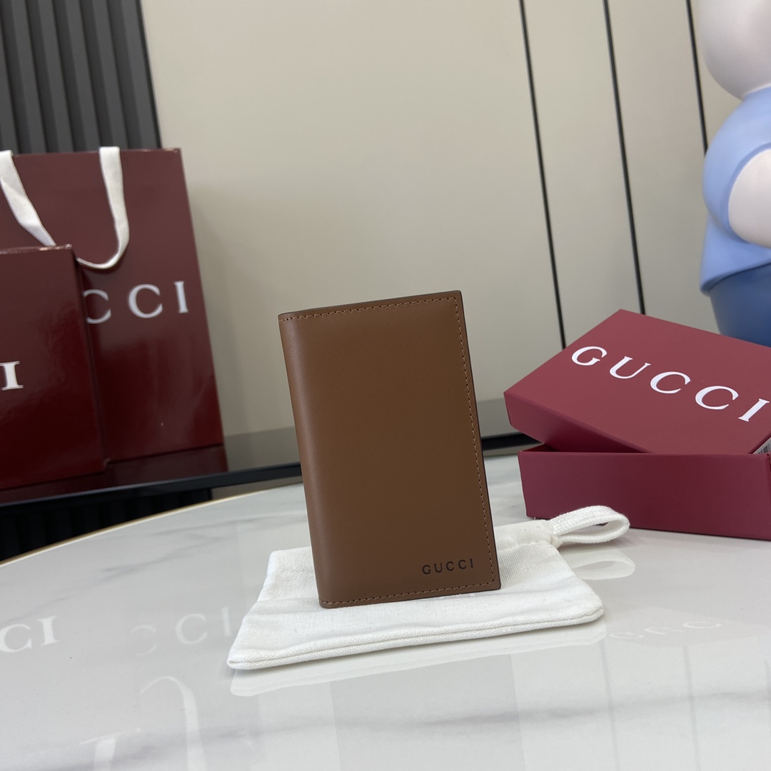 Gucci GG Emblem Bi-fold Embossed Card Case - FashionPlug