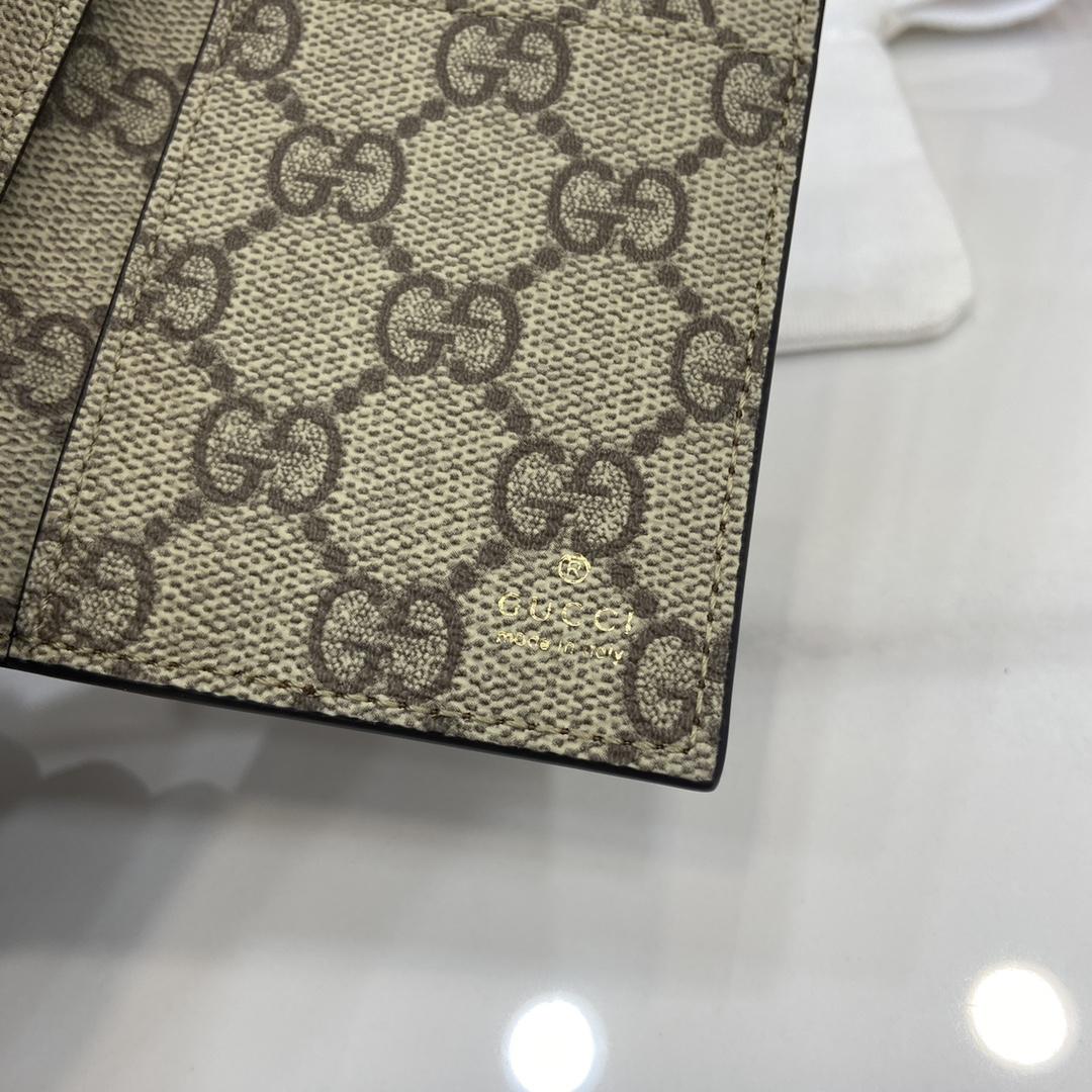 Gucci GG Emblem Bi-fold Embossed Card Case - FashionPlug