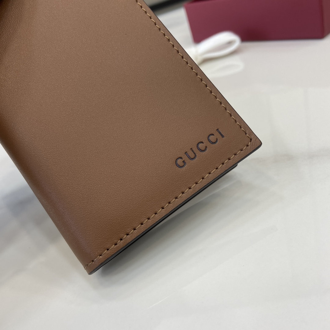 Gucci GG Emblem Bi-fold Embossed Card Case - FashionPlug
