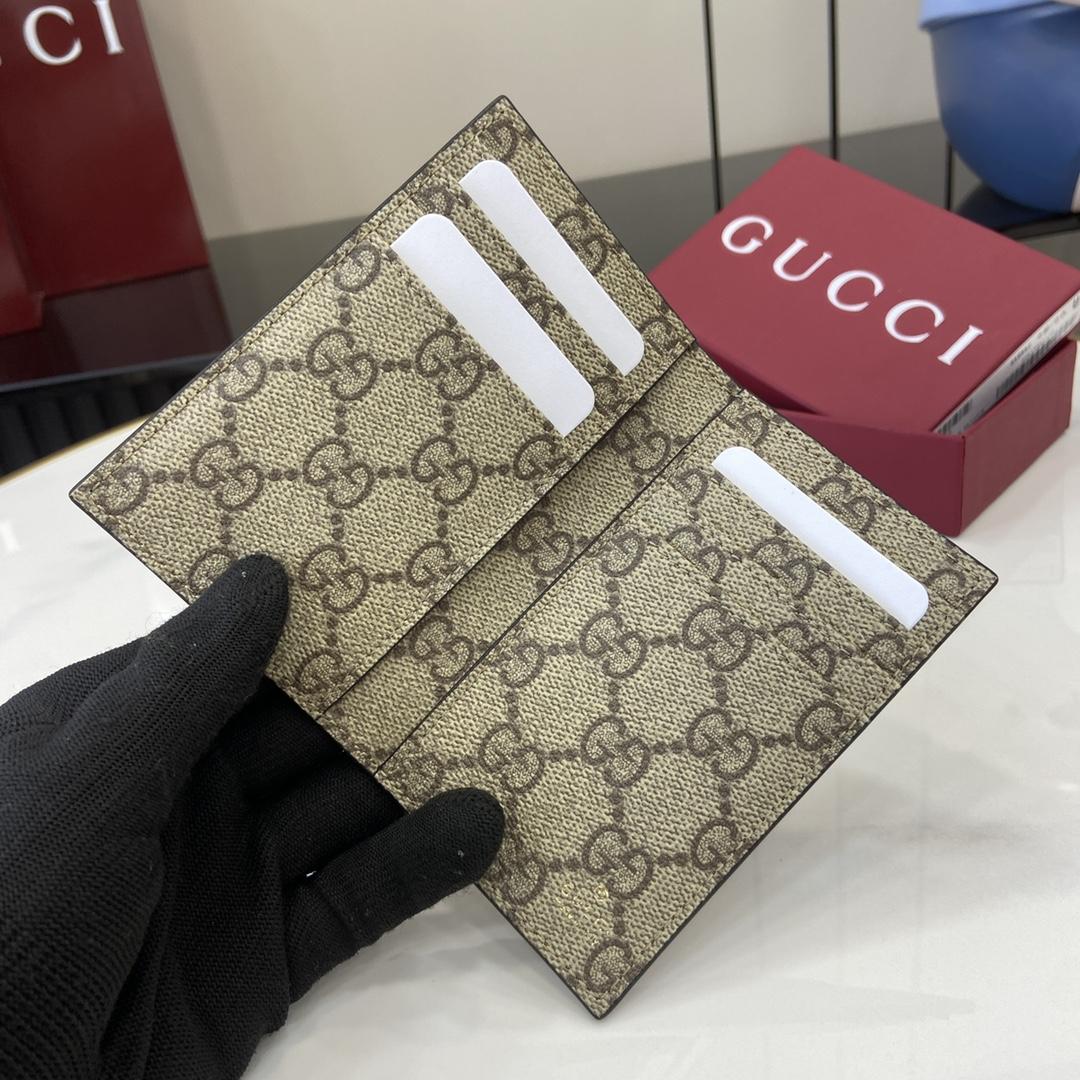 Gucci GG Emblem Bi-fold Embossed Card Case - FashionPlug