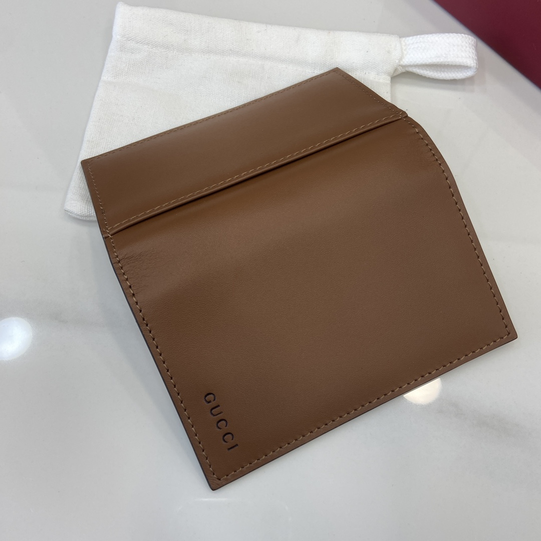 Gucci GG Emblem Bi-fold Embossed Card Case - FashionPlug