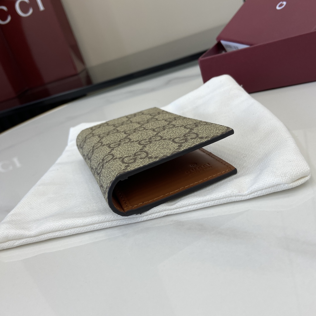 Gucci GG Emblem Bi-fold Card Case  - FashionPlug