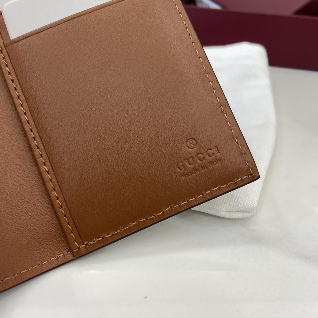 Gucci GG Emblem Bi-fold Card Case  - FashionPlug
