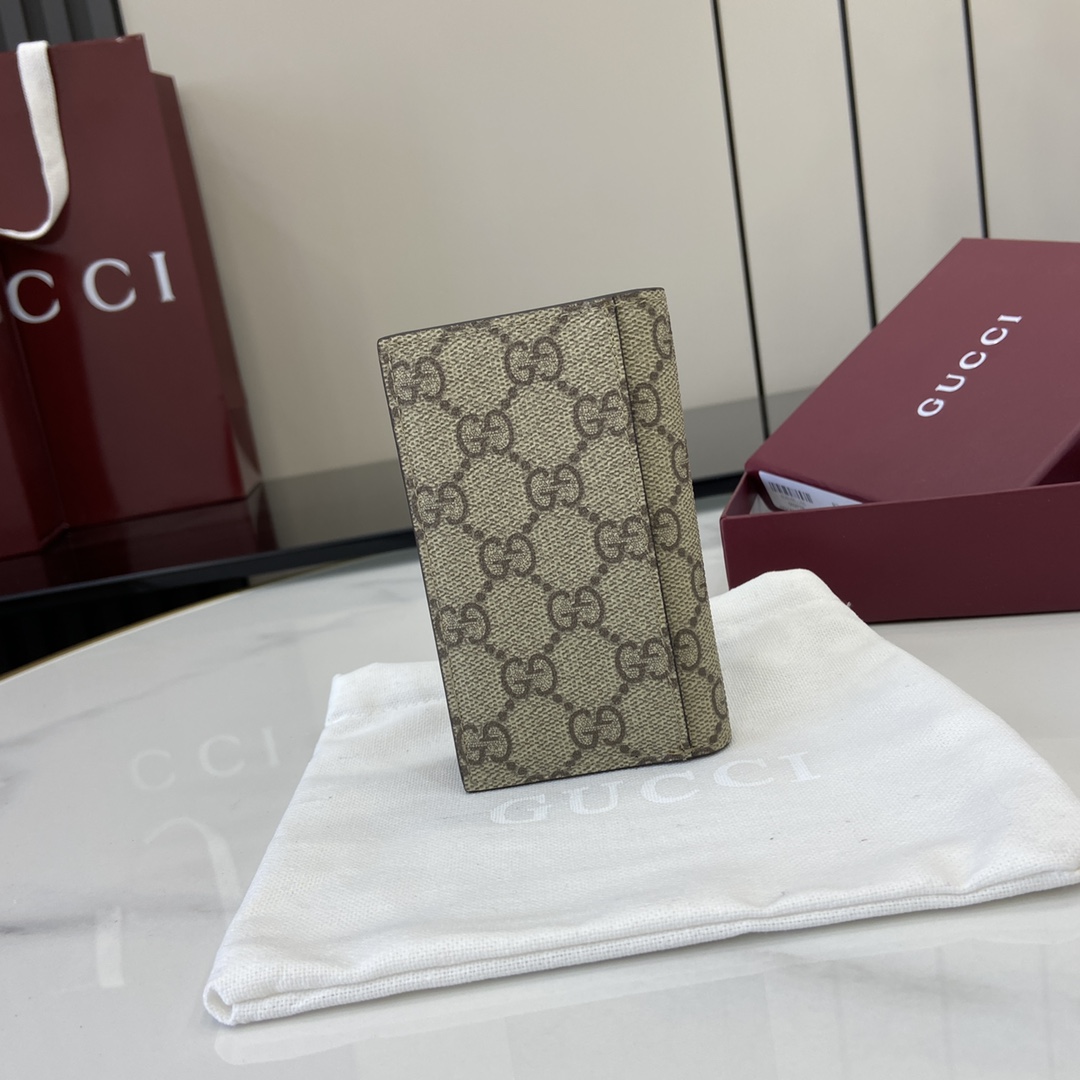 Gucci GG Emblem Bi-fold Card Case  - FashionPlug