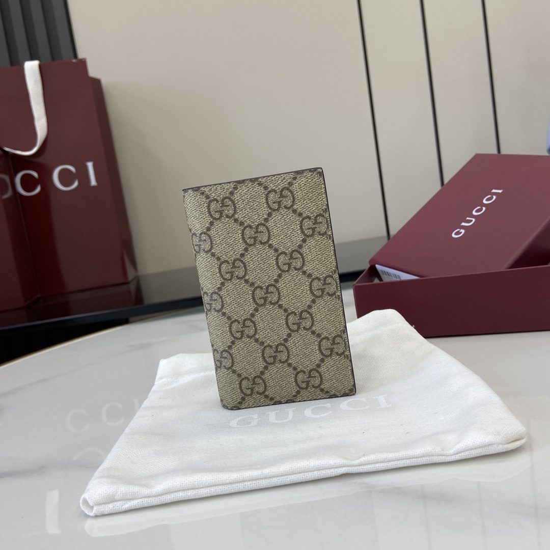 Gucci GG Emblem Bi-fold Card Case  - FashionPlug