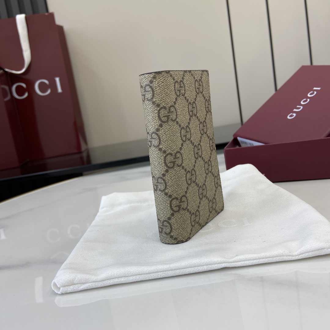 Gucci GG Emblem Bi-fold Card Case  - FashionPlug
