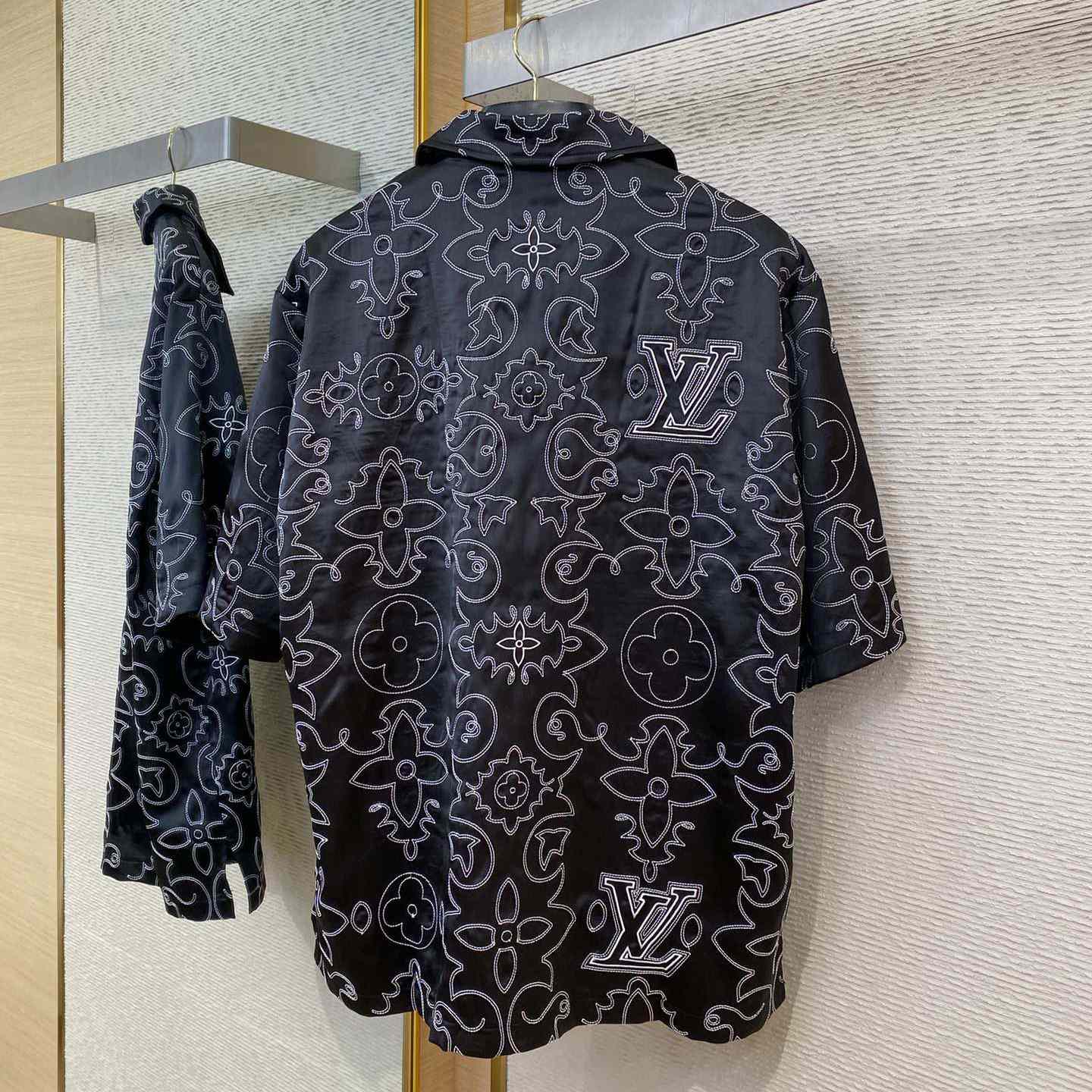Louis Vuitton Printed Short-Sleeved Silk Shirt   1AFWS9 - FashionPlug