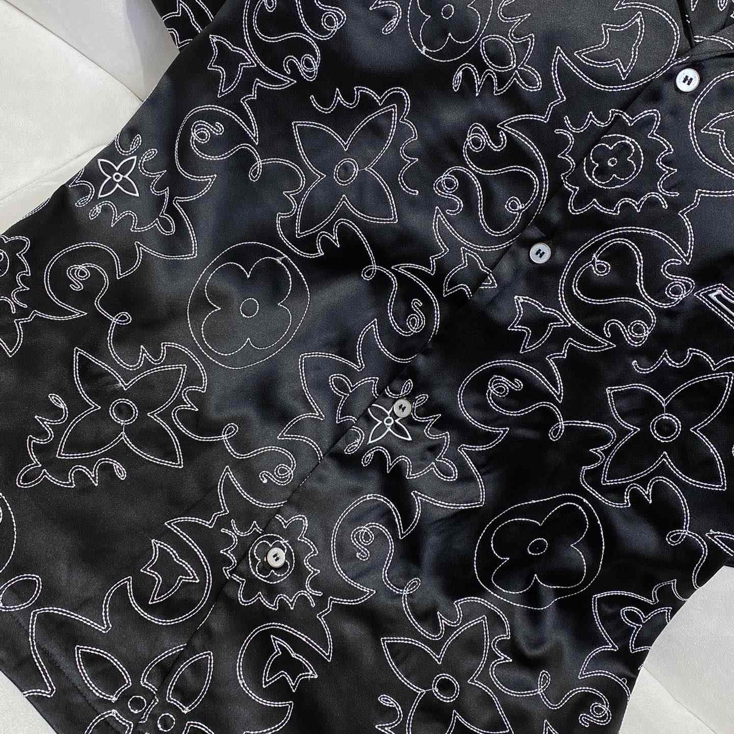 Louis Vuitton Printed Short-Sleeved Silk Shirt   1AFWS9 - FashionPlug